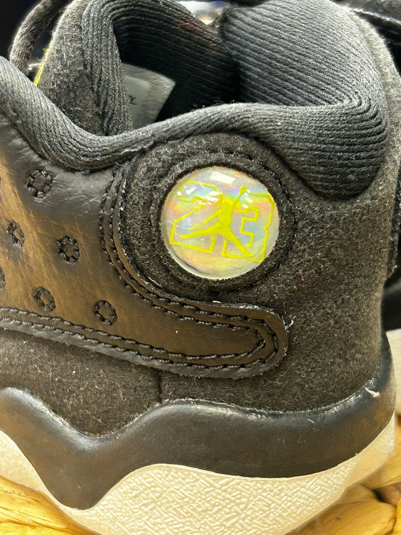 Pre-owned AIR JORDAN Black Yellow Trim C-SIZE 6 Boys Designer Sneaker