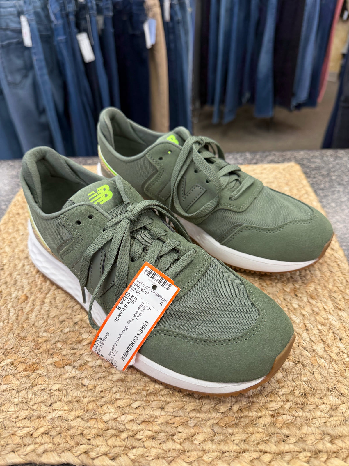 New with Tag NEW BALANCE Olive green Camo Trim Size 8 Sneaker