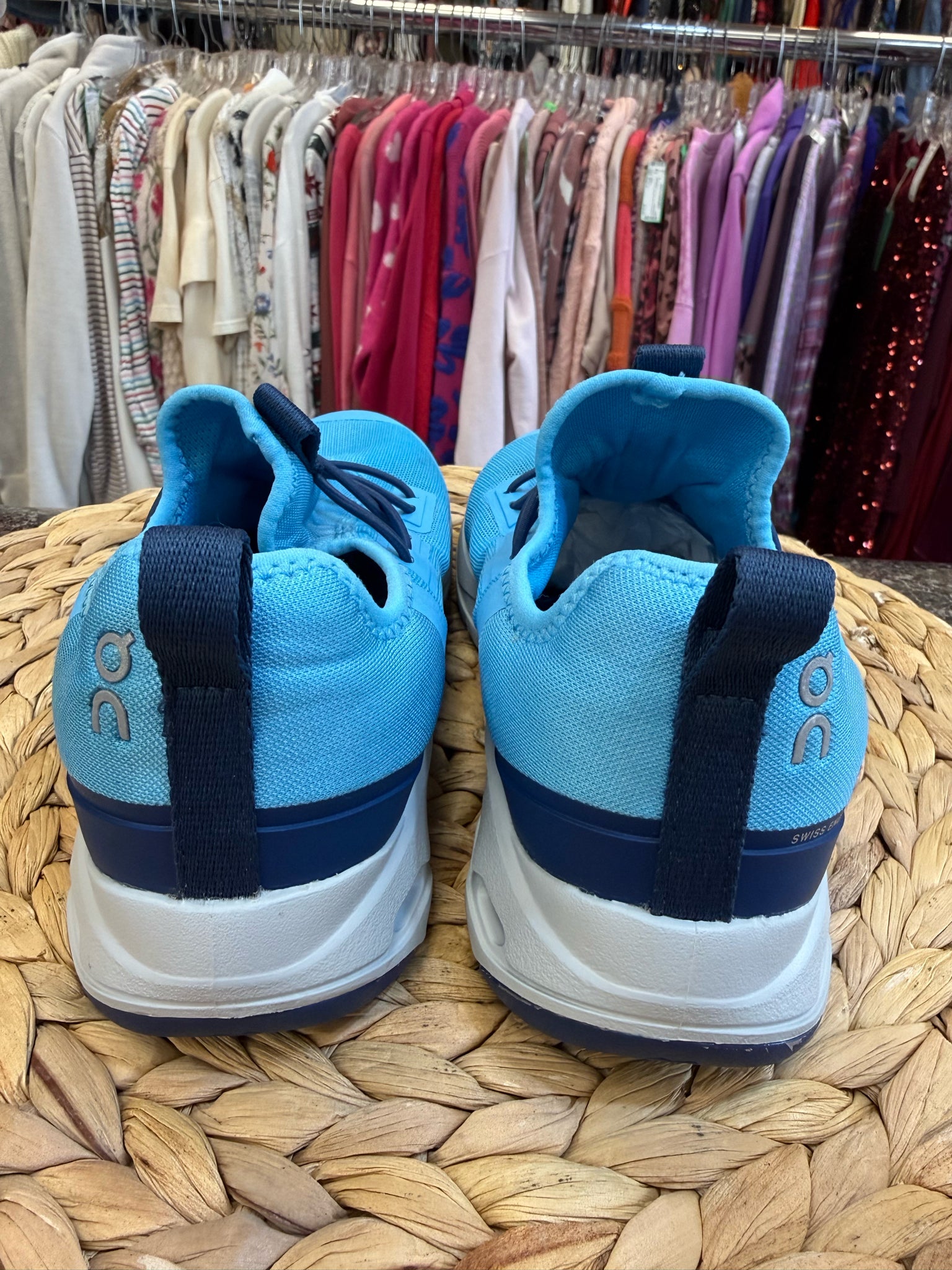 Pre-owned On Cloud Baby Blue Navy Trim Shoe Size 2.5 GIRLS Designer Sneaker