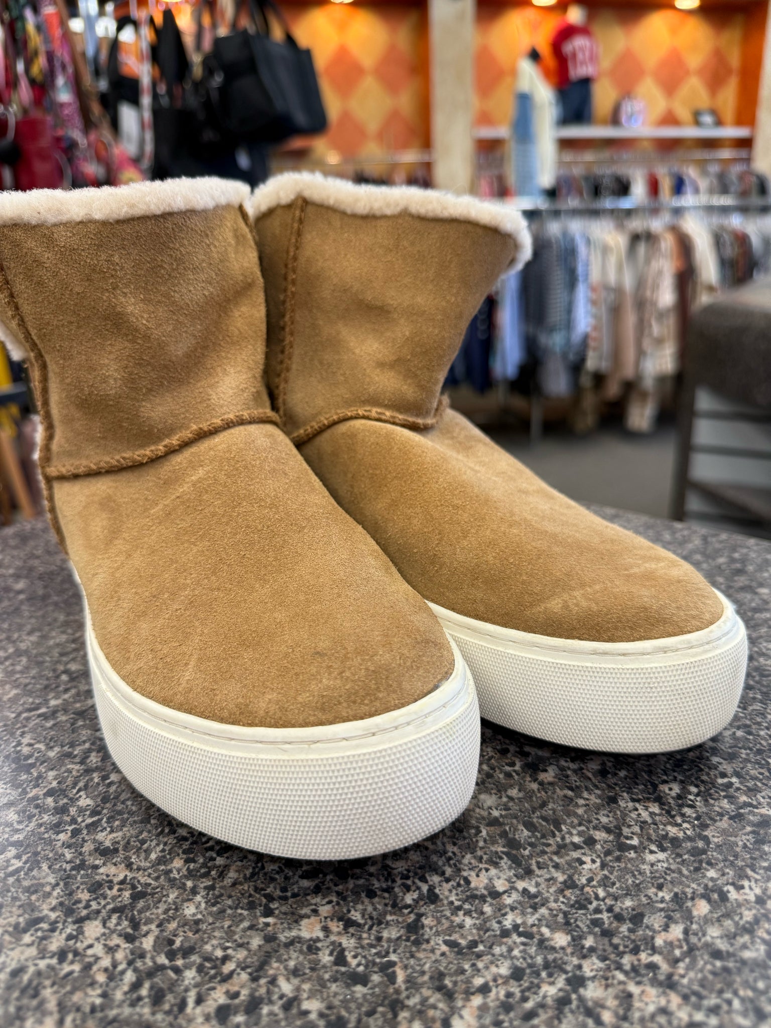Pre-owned UGG Tan Size 8 Designer Bootie