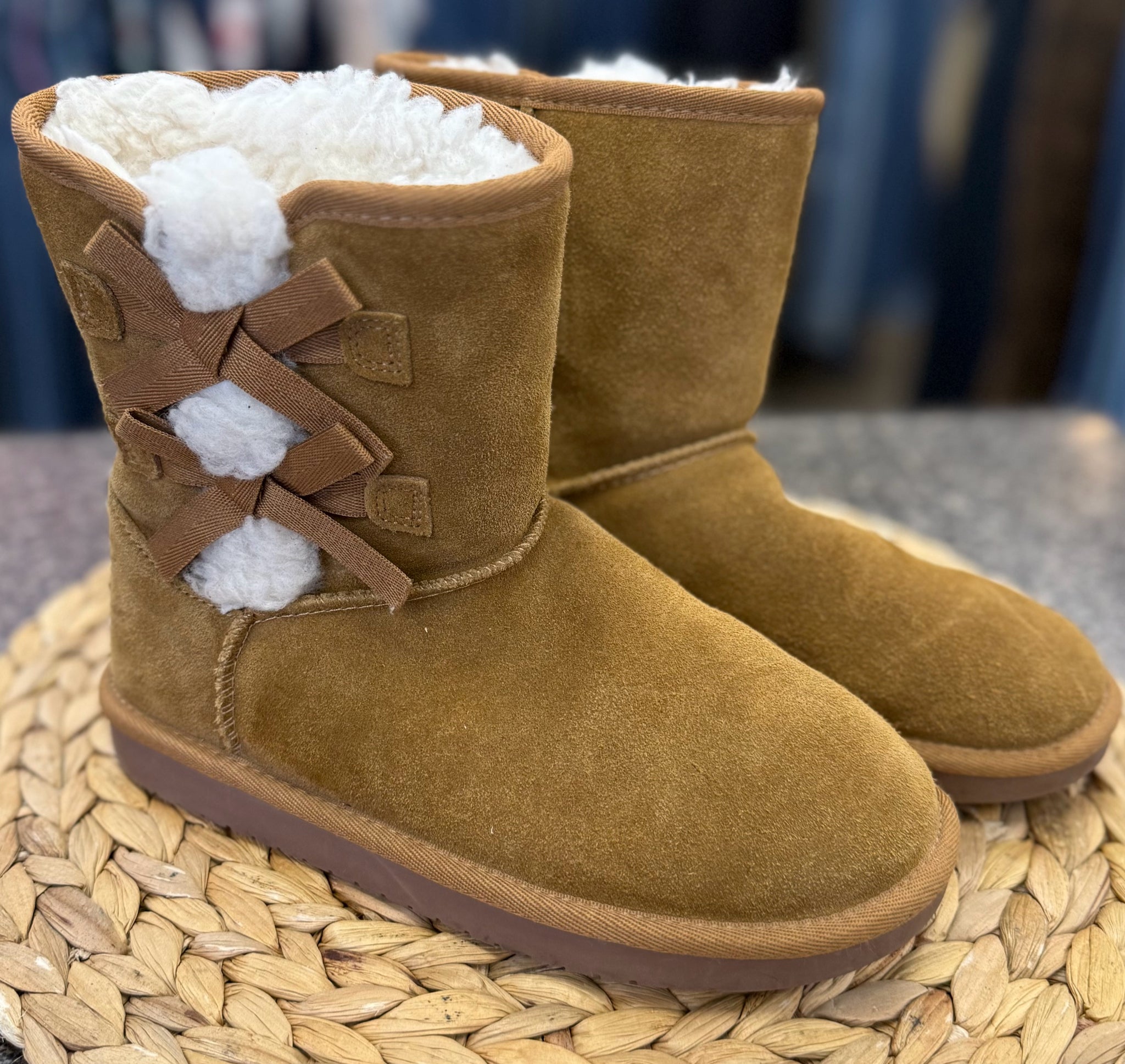 Pre-owned UGG Tan Shoe Size 2 Girls Boot