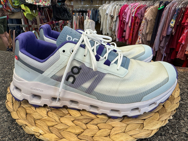 Pre-owned On Cloud Cream Purple Size 7.5 Designer Sneaker
