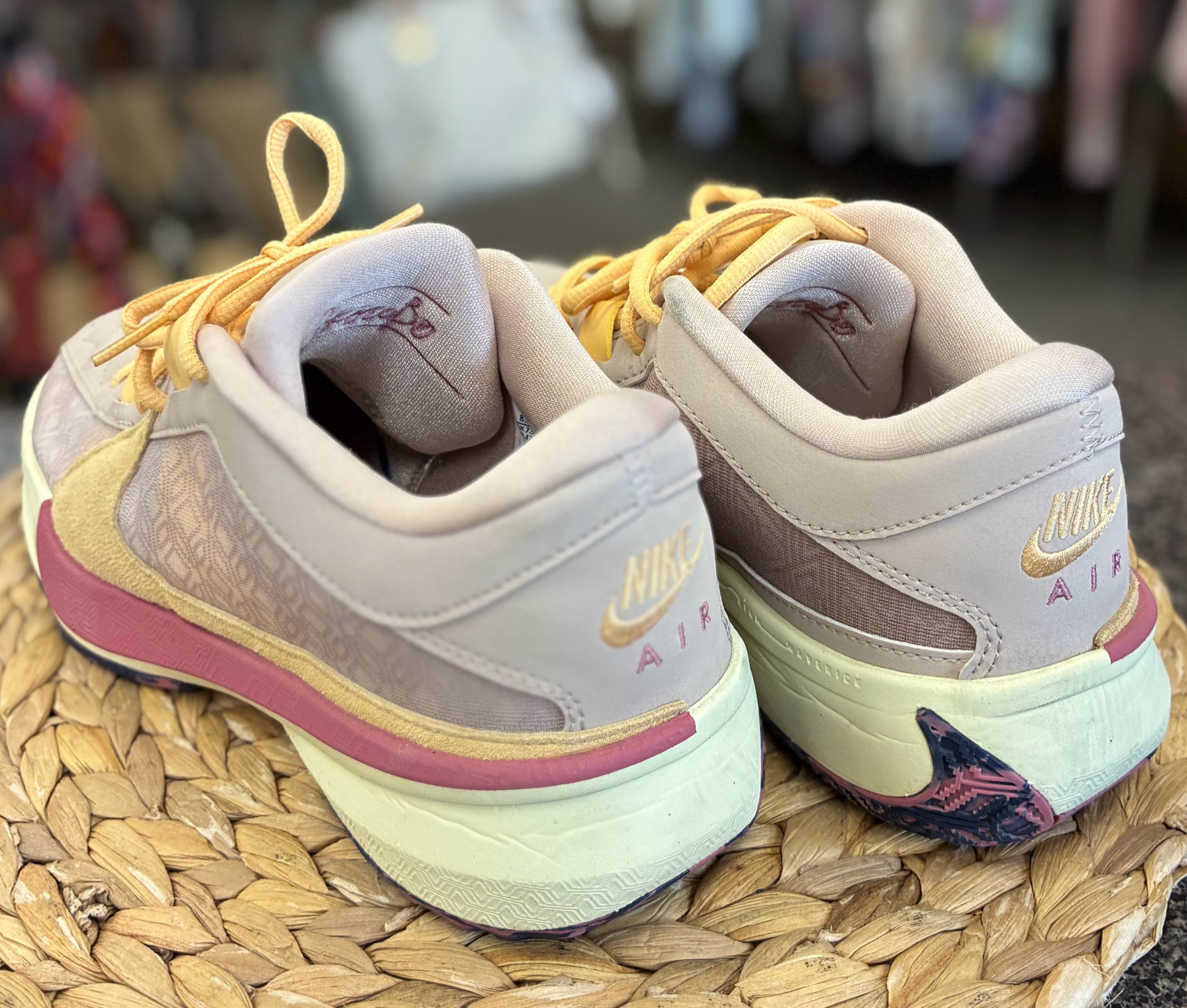 Pre-owned NIKE Gray Peach Trim SHOE SIZE 8.5 MENS Designer Sneaker