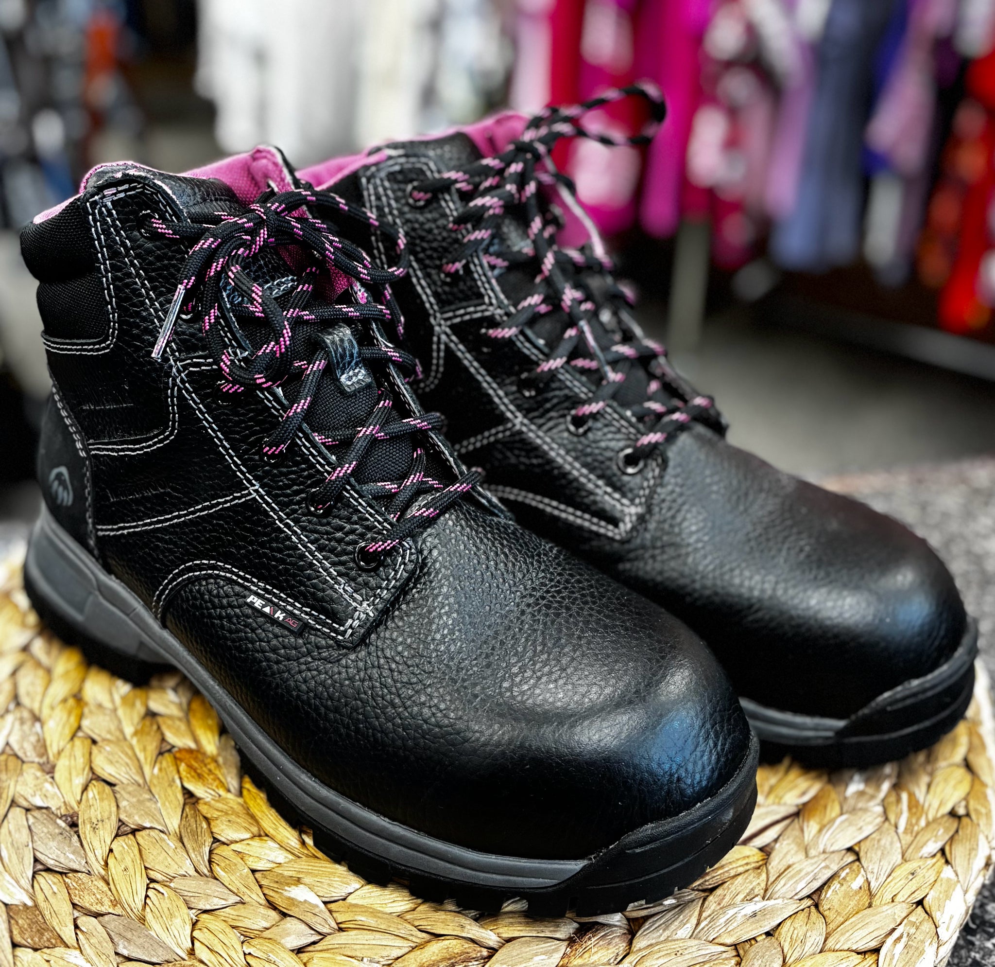 Pre-owned WOLVERINE Black Pink lace Size 9 Boot