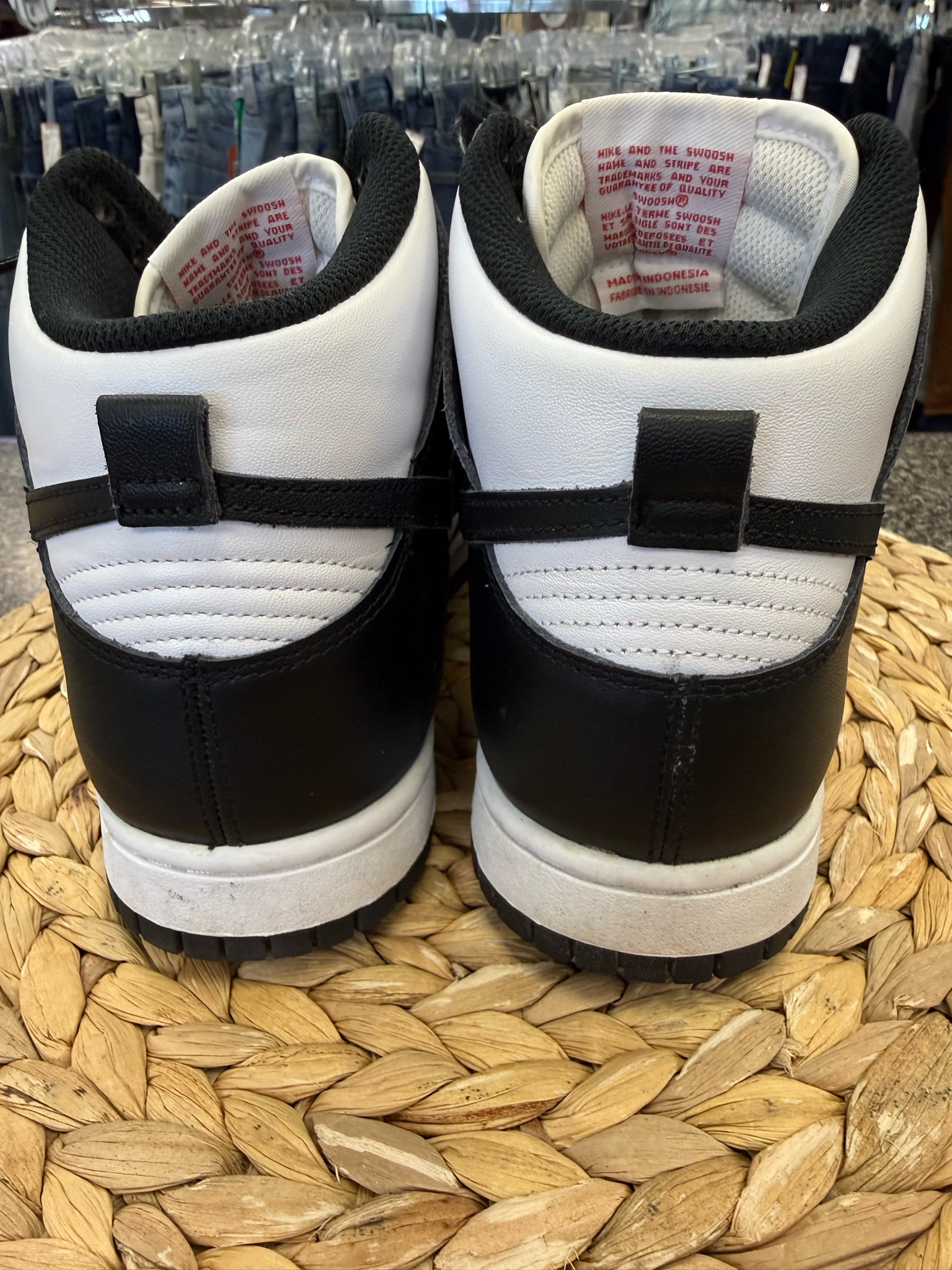 Pre-owned NIKE Black White Size 9.5 Designer Sneaker