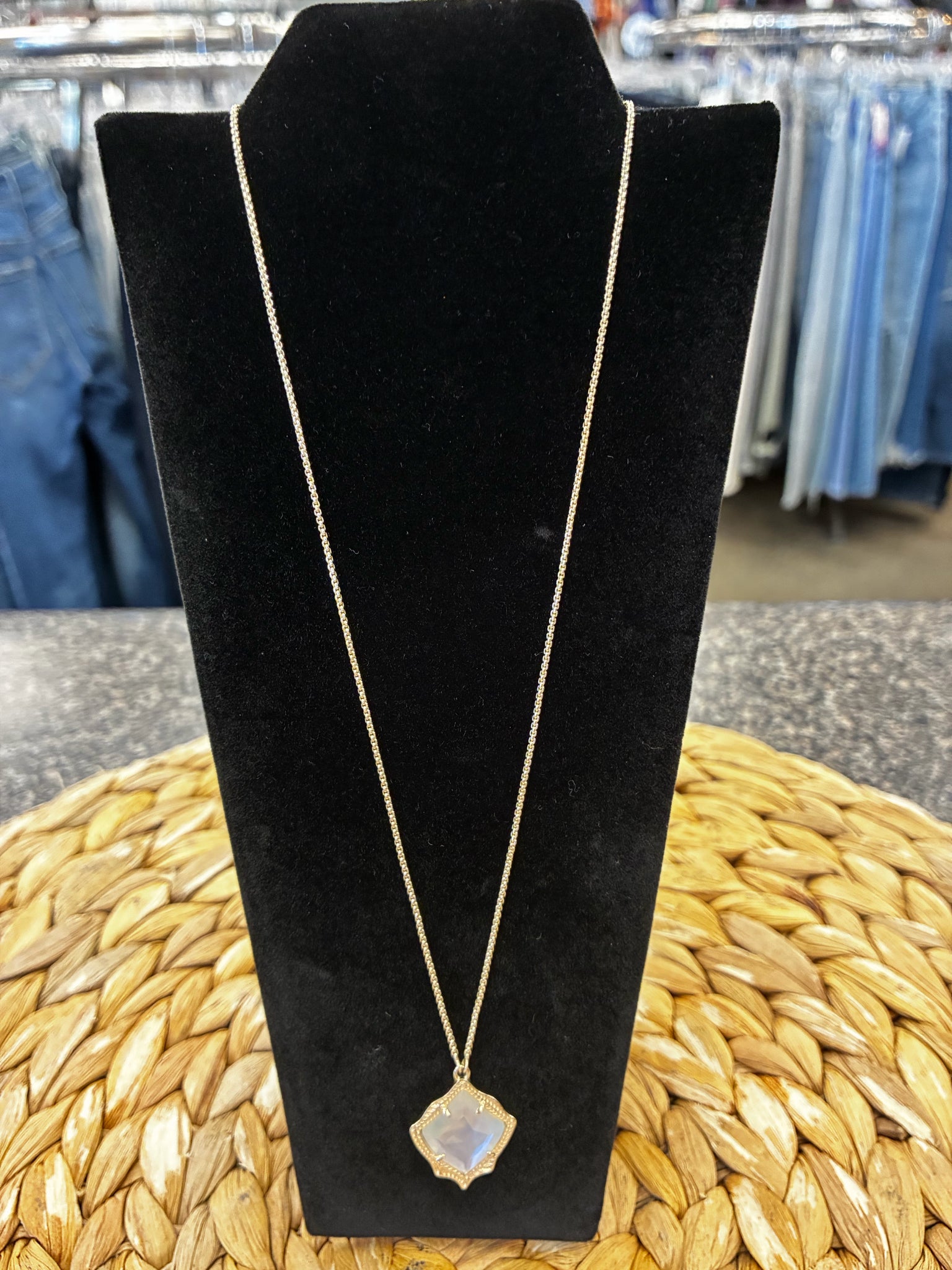 Pre-owned KENDRA SCOTT PEARL Gold Trim Designer Necklace