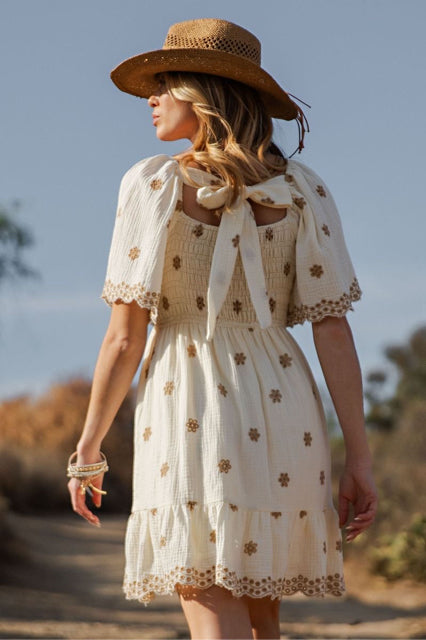 New EASEL Cream print Size Small Short Sleeve Dress