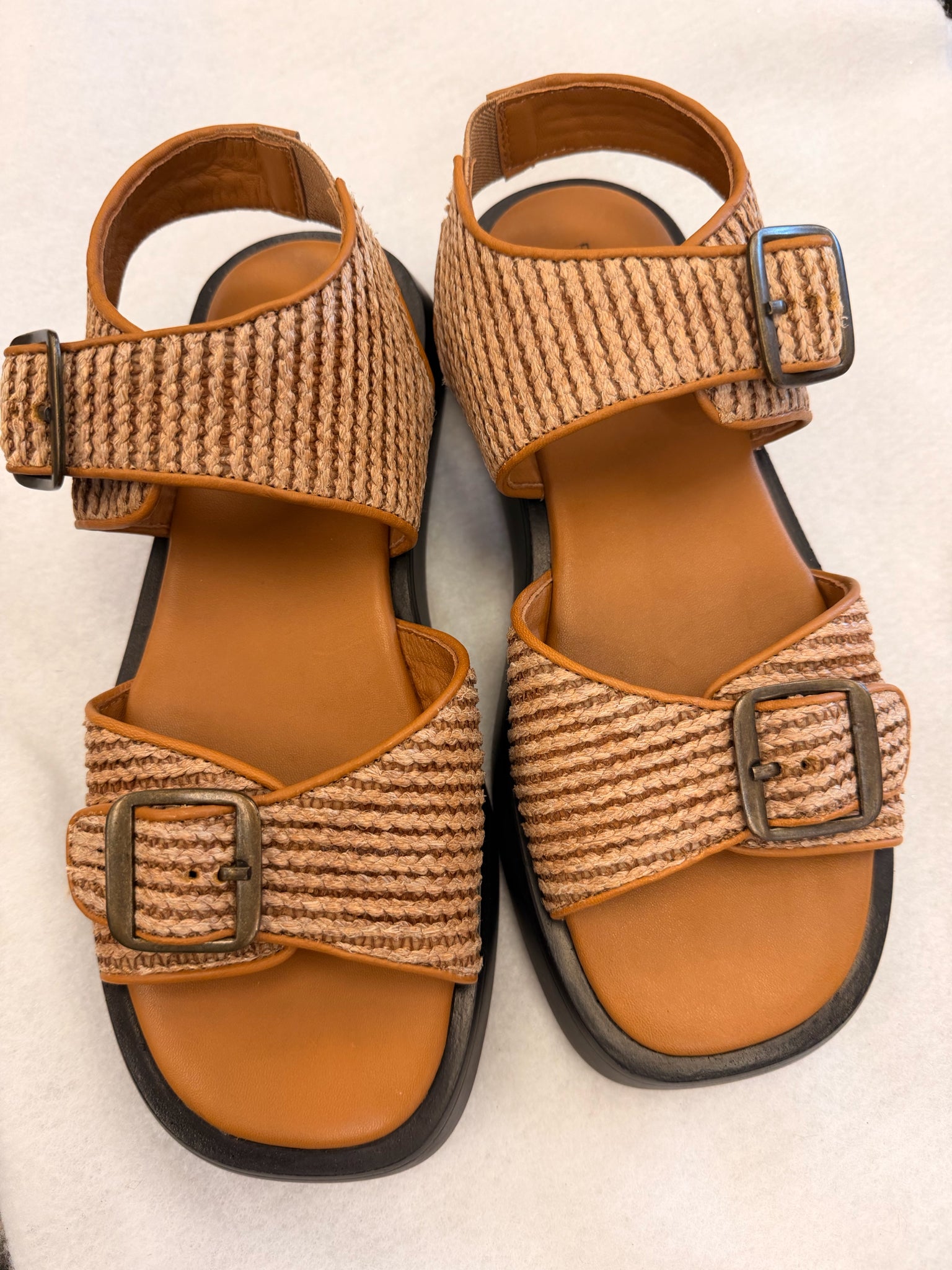 New  Without Tag FREE PEOPLE Tan Light brown Size 8.5 Designer Sandal