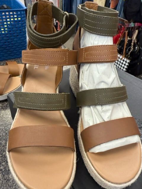 New with Tag SOREL Brown Dark Olive Size 9 Designer Sandal