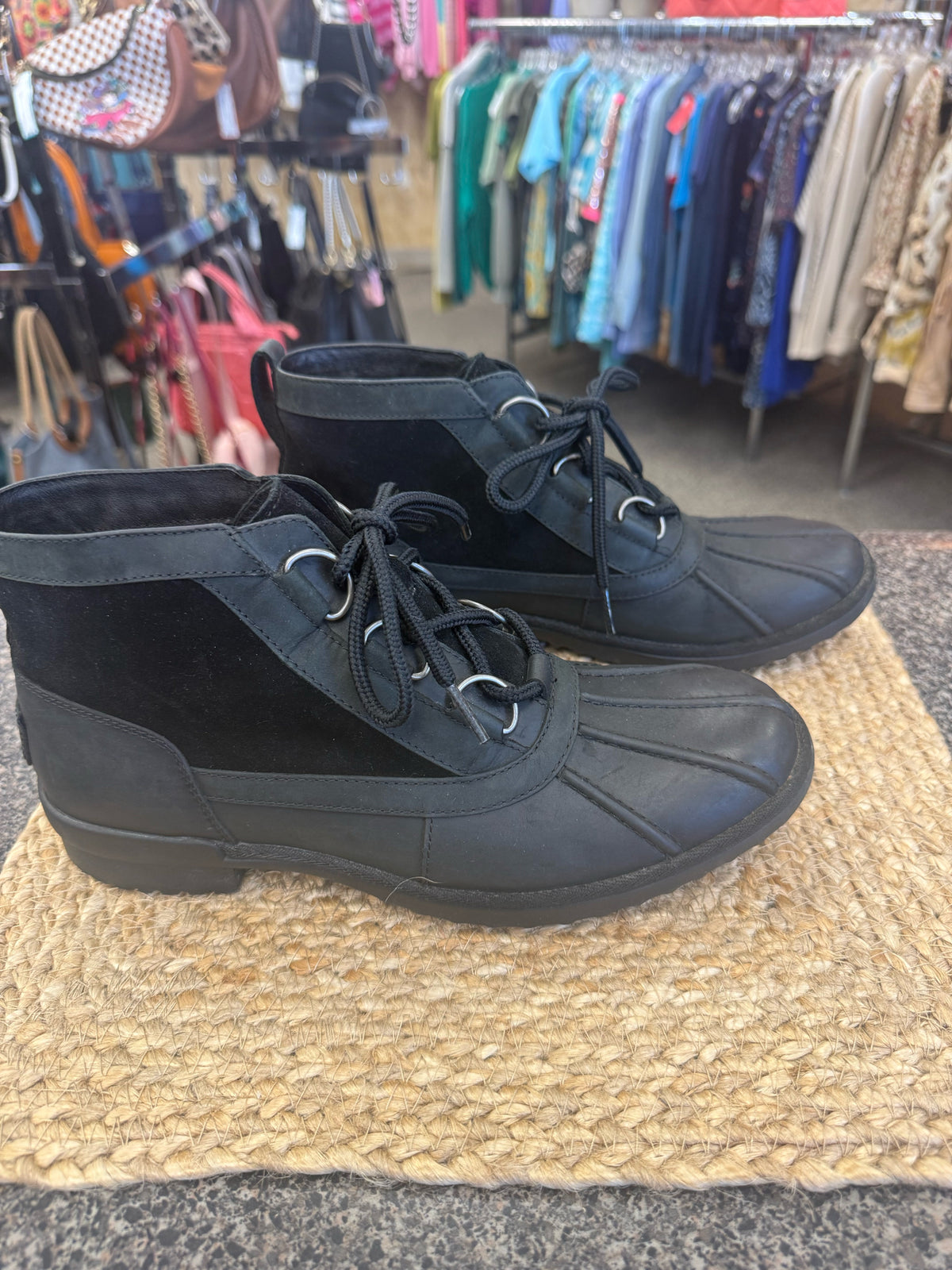 Pre-owned UGG Black Size 9.5 Boot