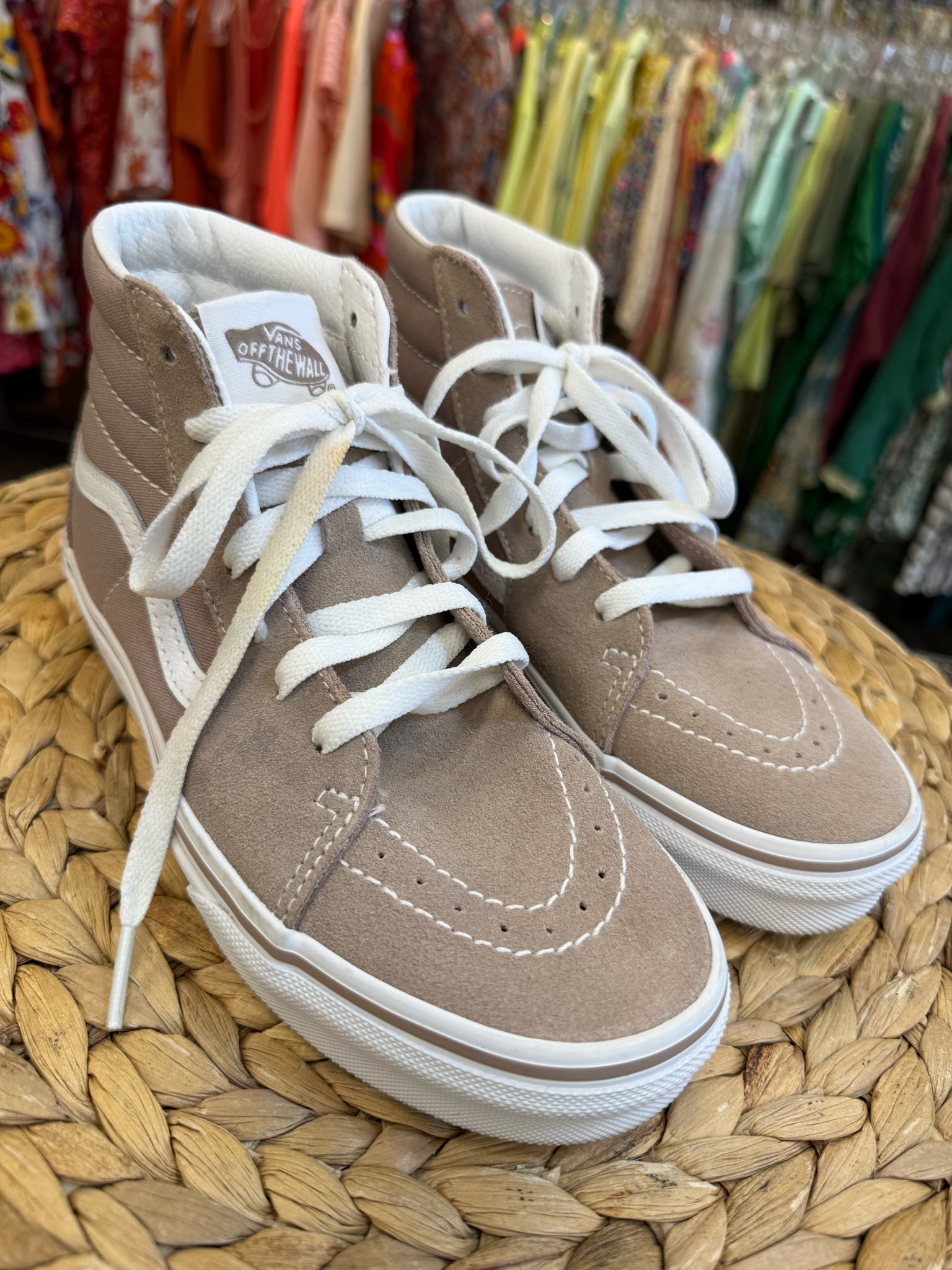 New  Without Tag VANS Tan White Trim C-SIZE 4 Boys Sneaker