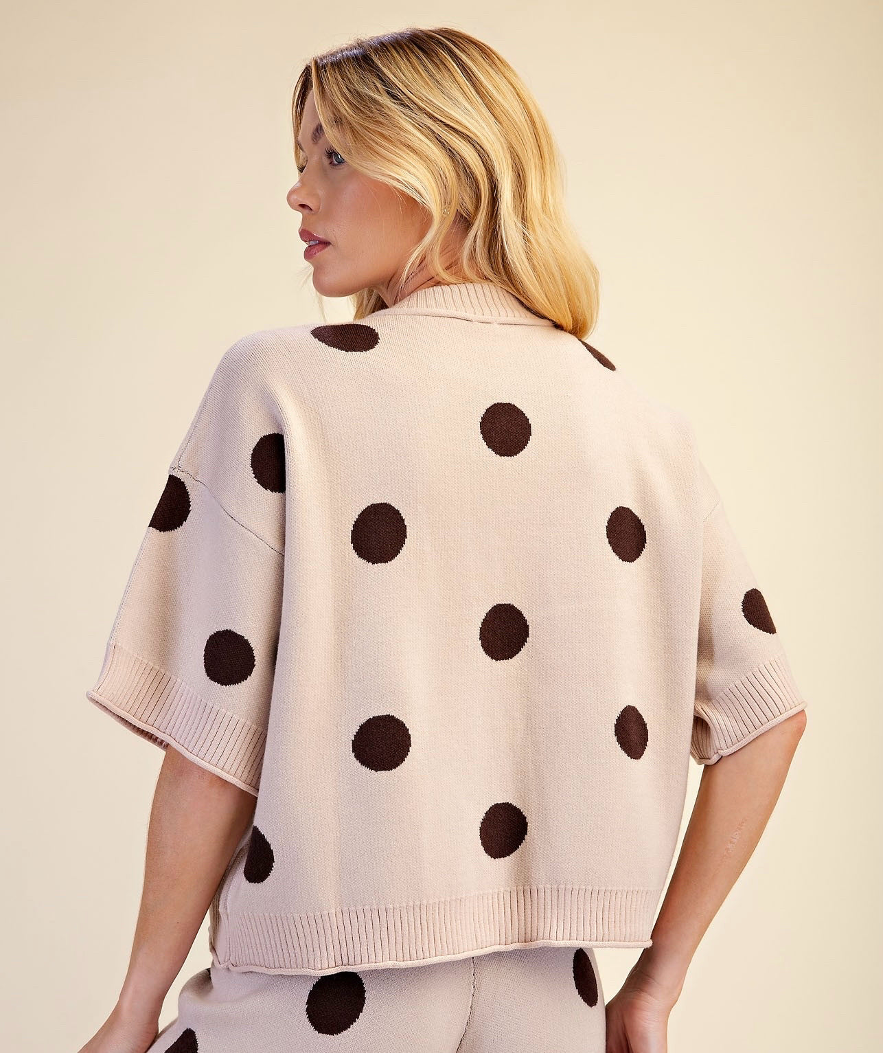 New GLAM Tan Brown Polka Size S Short Sleeve Sweater