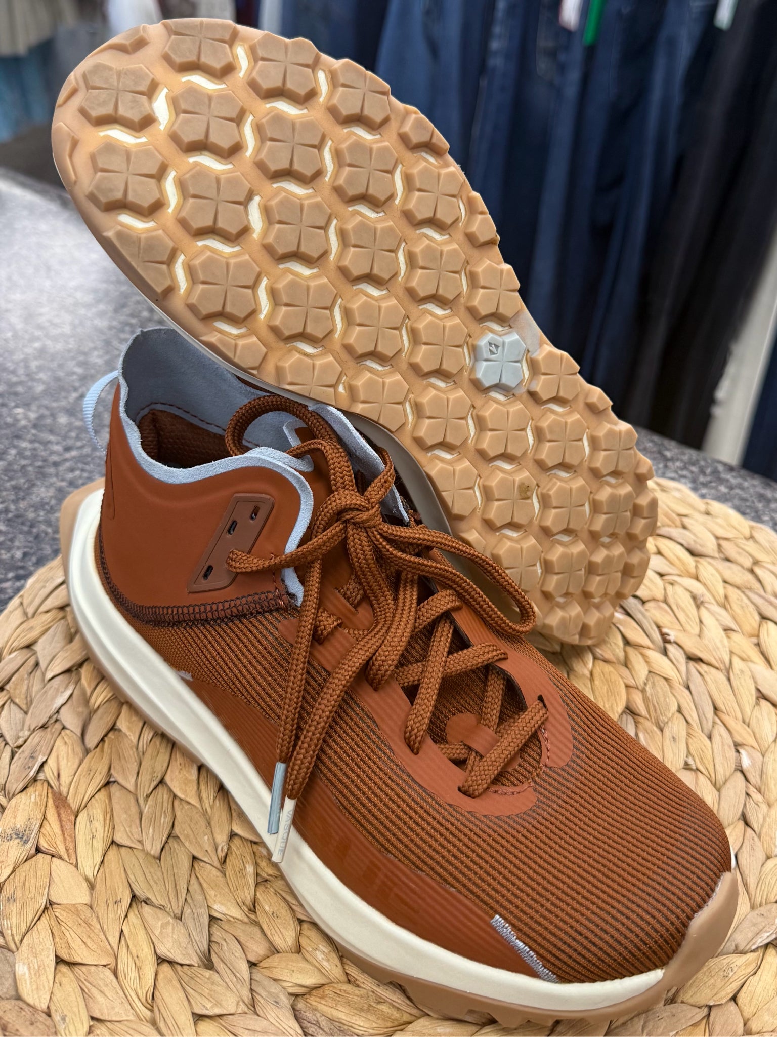 Pre-owned VASQUE Burnt orange Light Blue Trim Size 6.5 Sneaker