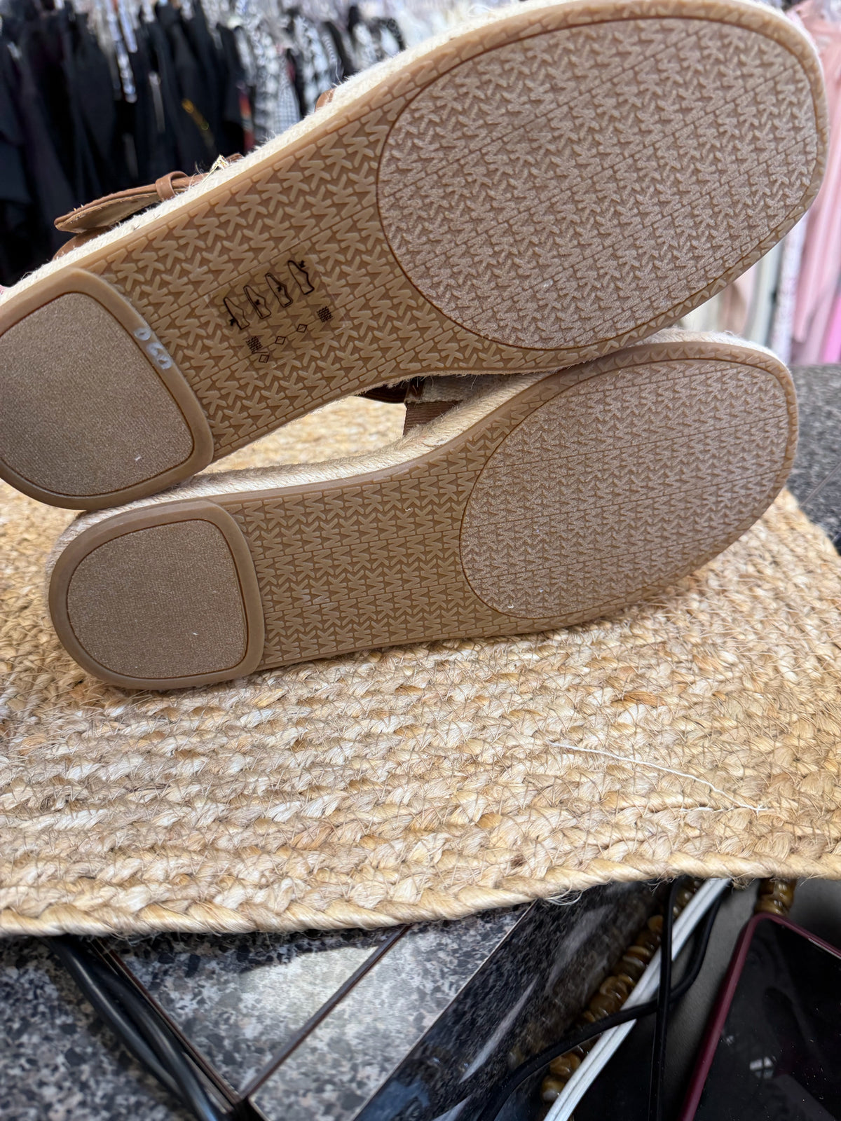 Pre-owned MICHAEL KORS Tan Brown Trim Size 8 Designer Sandal