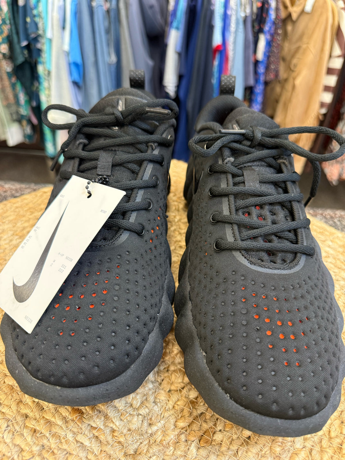 New with Tag NIKE Black SHOE SIZE 11 MENS Designer Sneaker