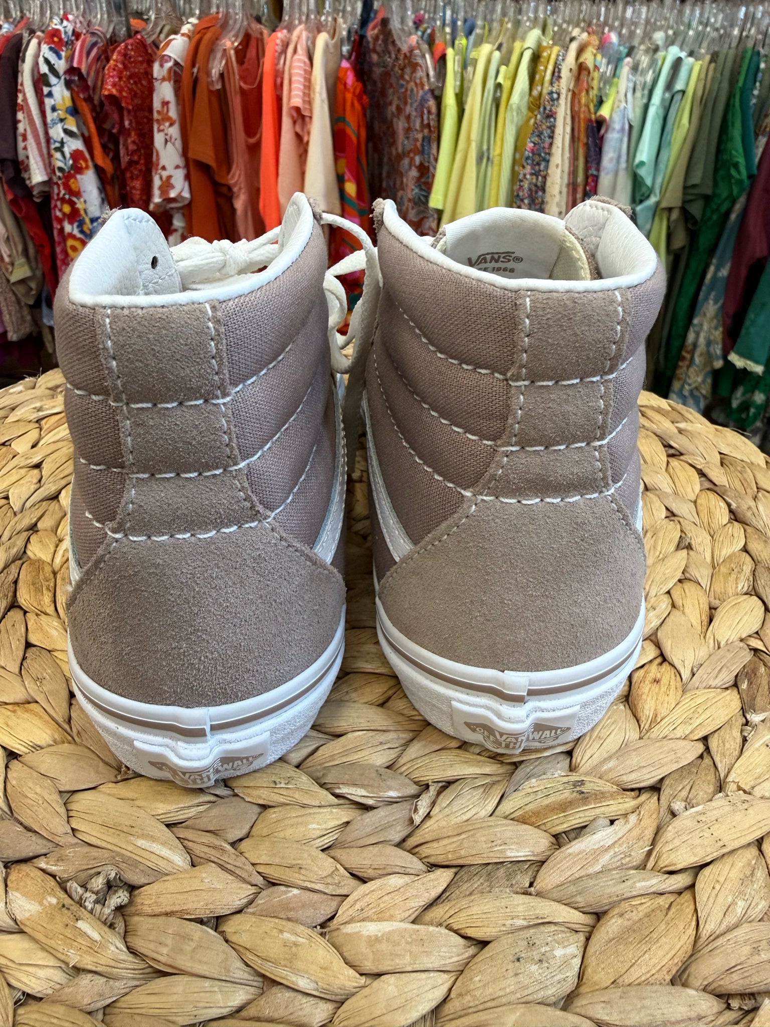 New  Without Tag VANS Tan White Trim C-SIZE 4 Boys Sneaker