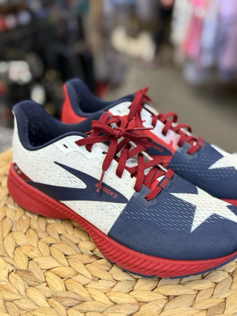 Pre-owned BROOKS Navy print Red Size 8 Designer Sneaker