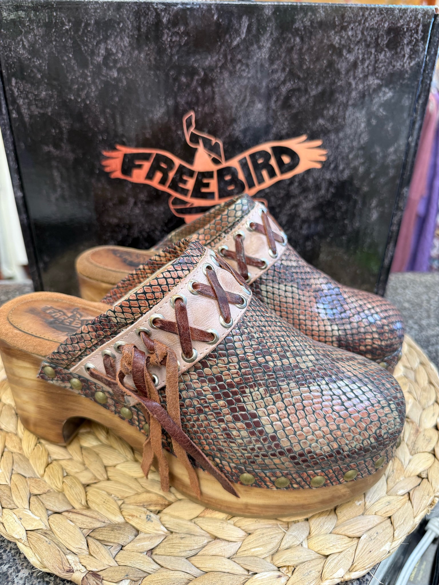 New  Without Tag FREEBIRD BROWN SNAKE Size 8 Designer Shoe