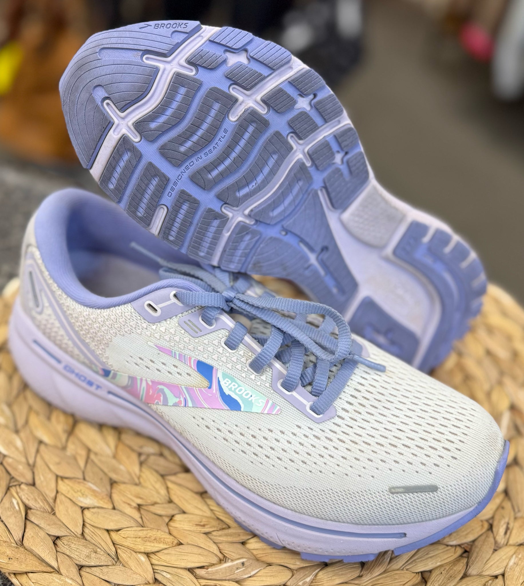 Pre-owned BROOKS Lavender Gray Size 9 Designer Sneaker