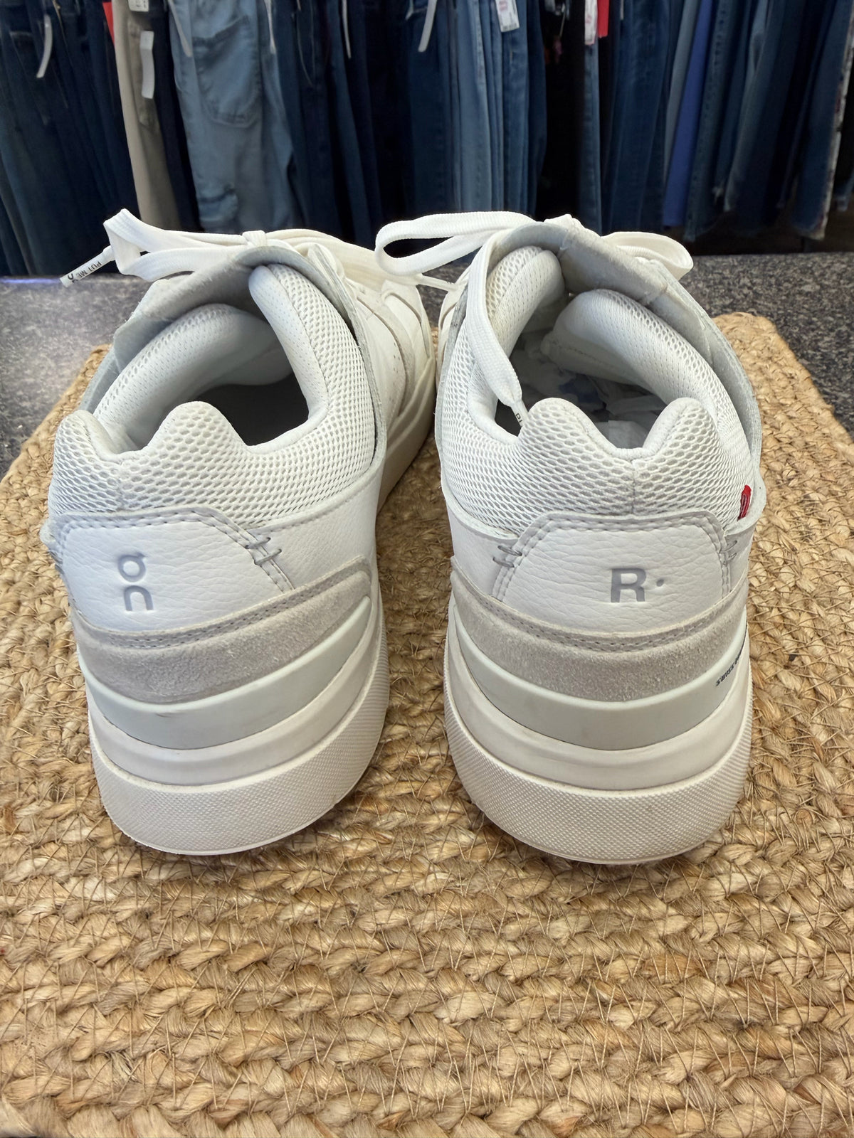 Pre-owned On Cloud White Gray Trim SHOE SIZE 11 MENS Designer Sneaker