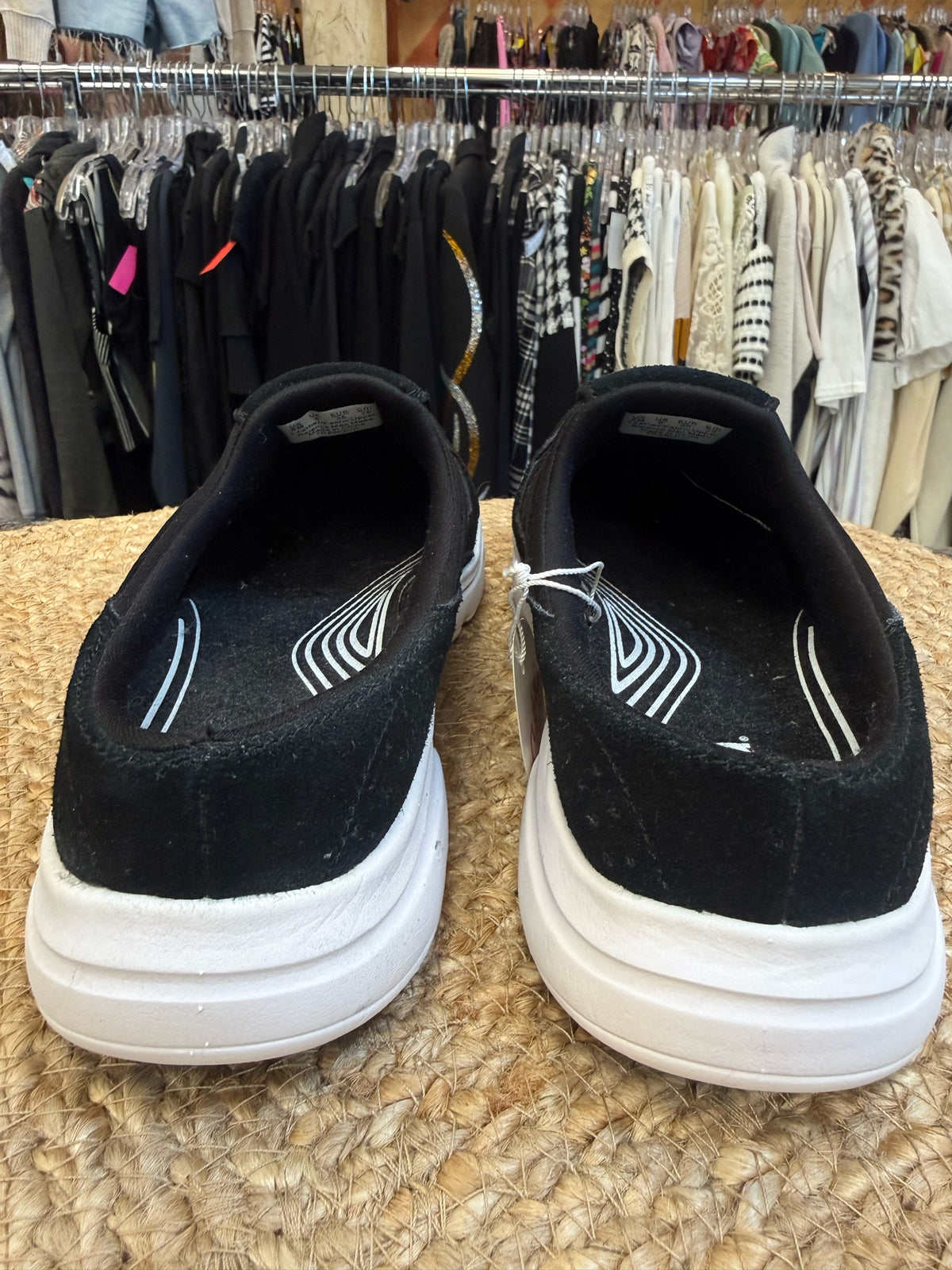 New with Tag RYKA Black White Trim Size 8 Shoe
