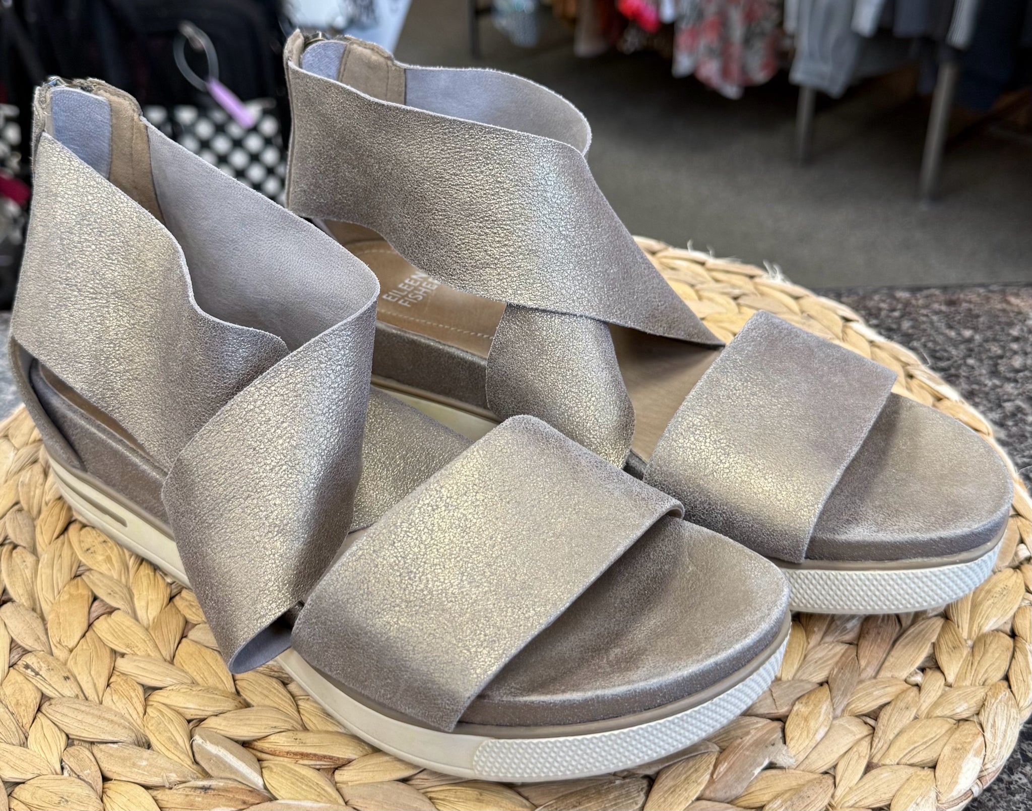 Pre-owned EILEEN FISHER Gray Gold Size 9 Designer Sandal