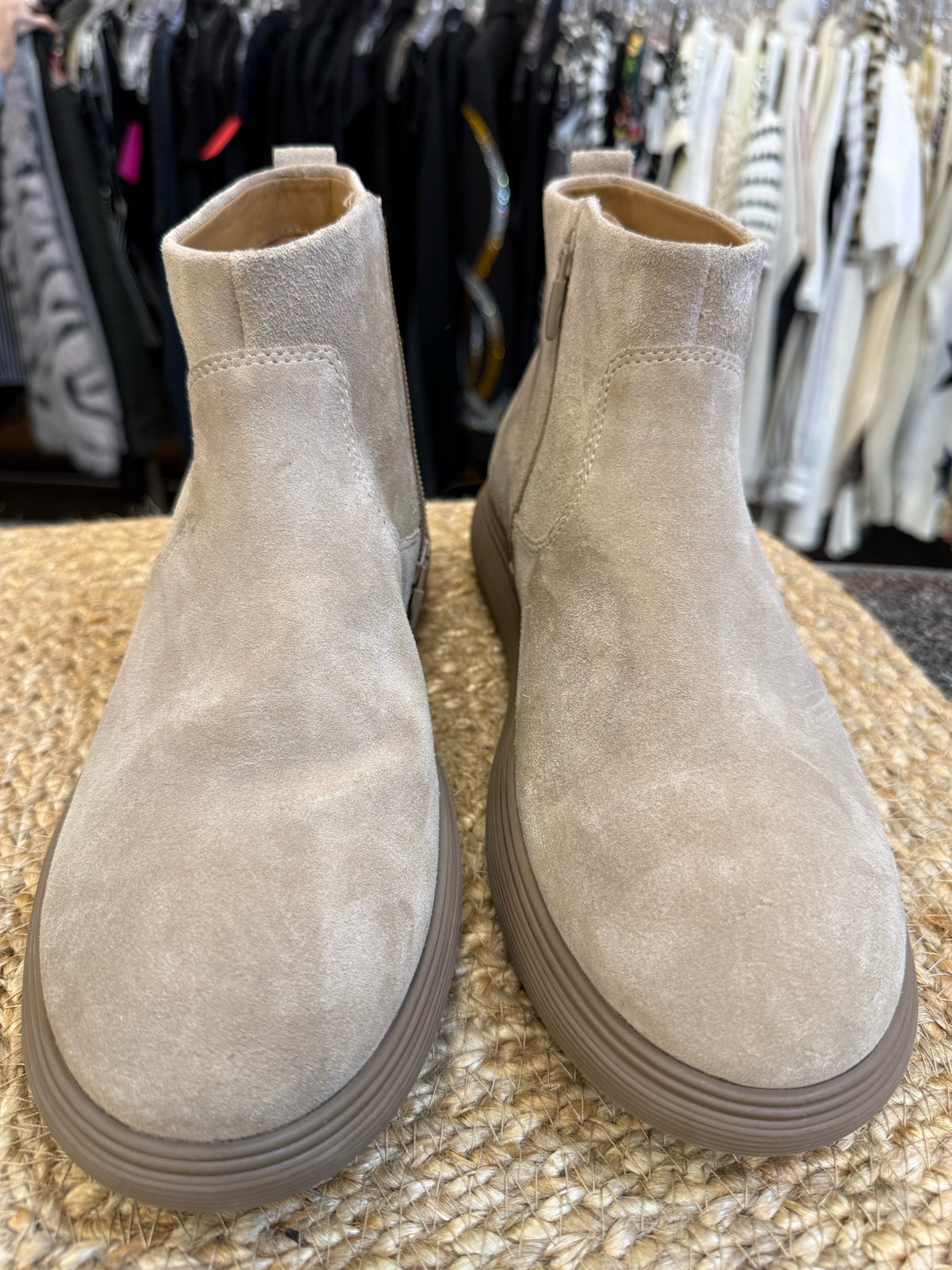 Pre-owned FITFLOPS Tan Size 9 Bootie