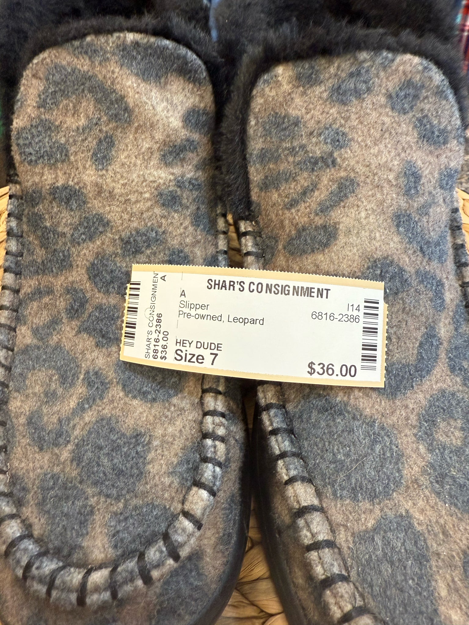 Pre-owned HEY DUDE Leopard Size 7 Slipper
