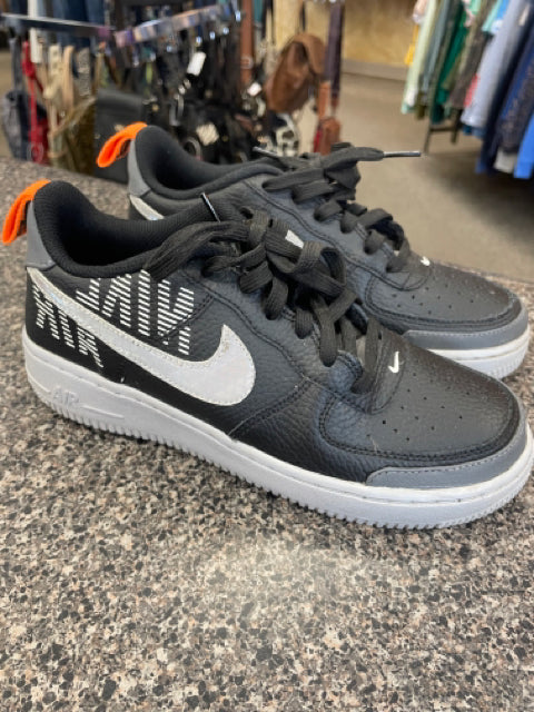 Pre-owned NIKE Black Gray C-SIZE 5 Boys Designer Sneaker