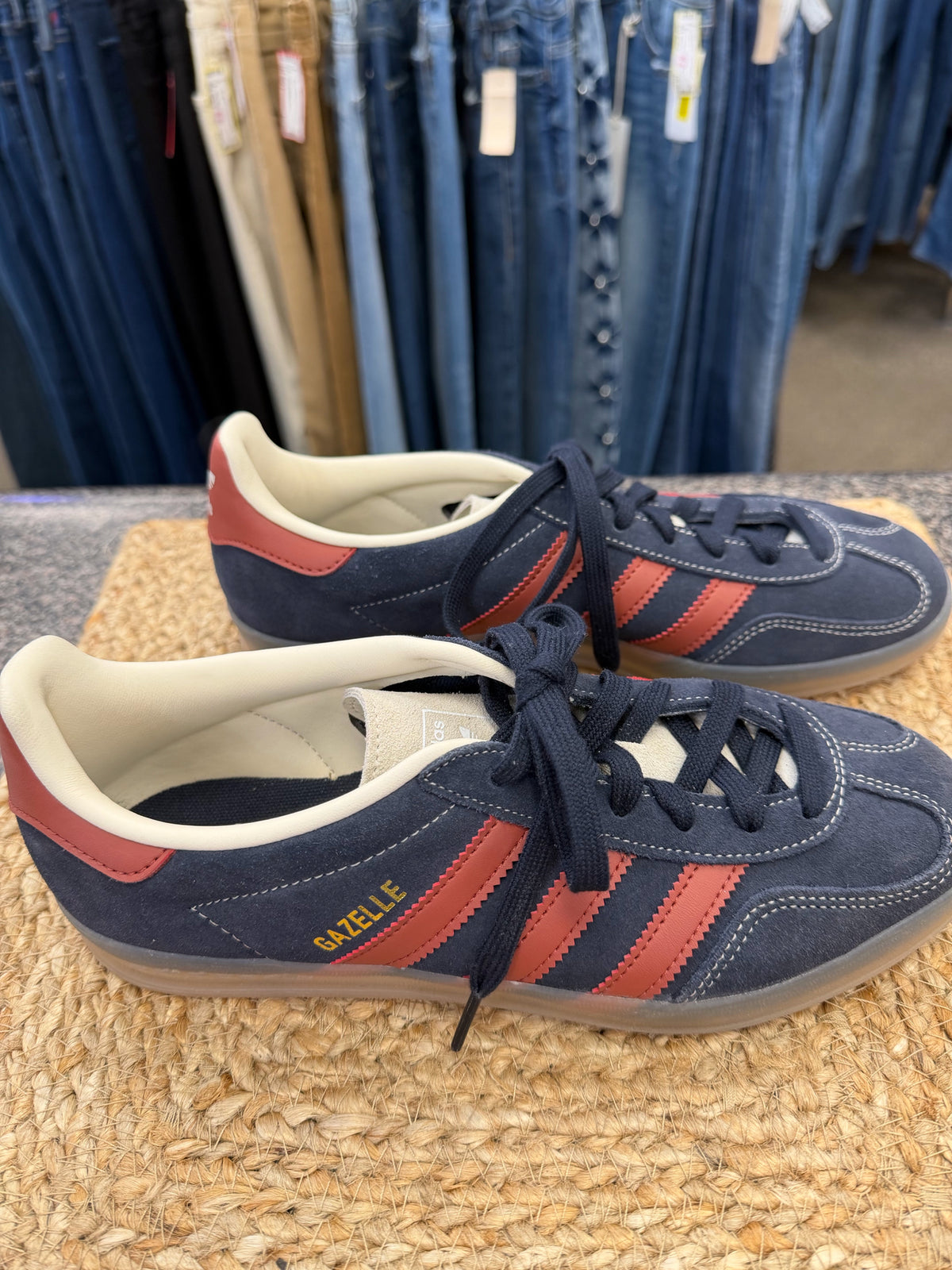Pre-owned ADIDAS Navy Red Trim Size 7.5 Designer Sneaker
