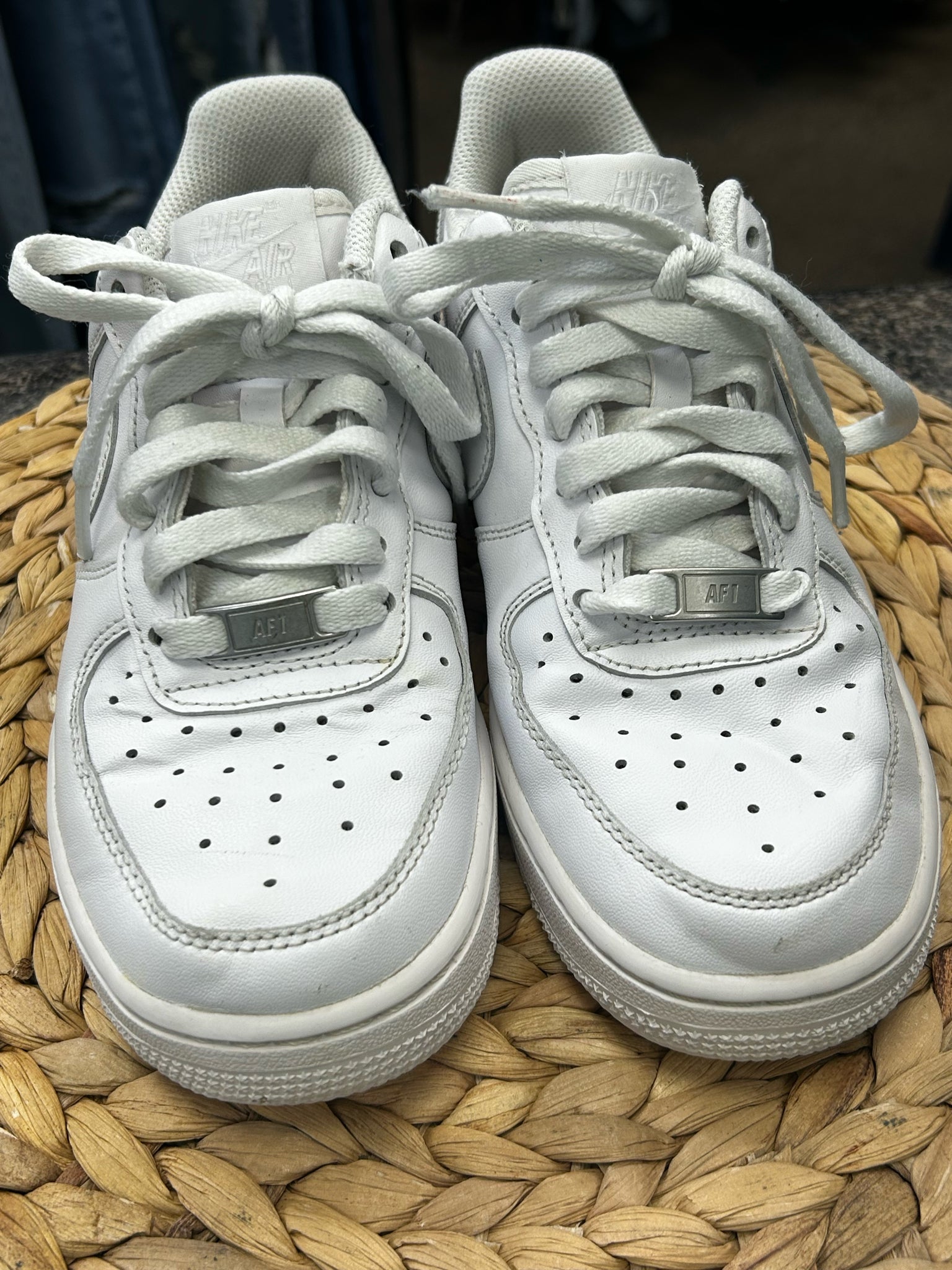 Pre-owned NIKE White Size 6 Designer Sneaker