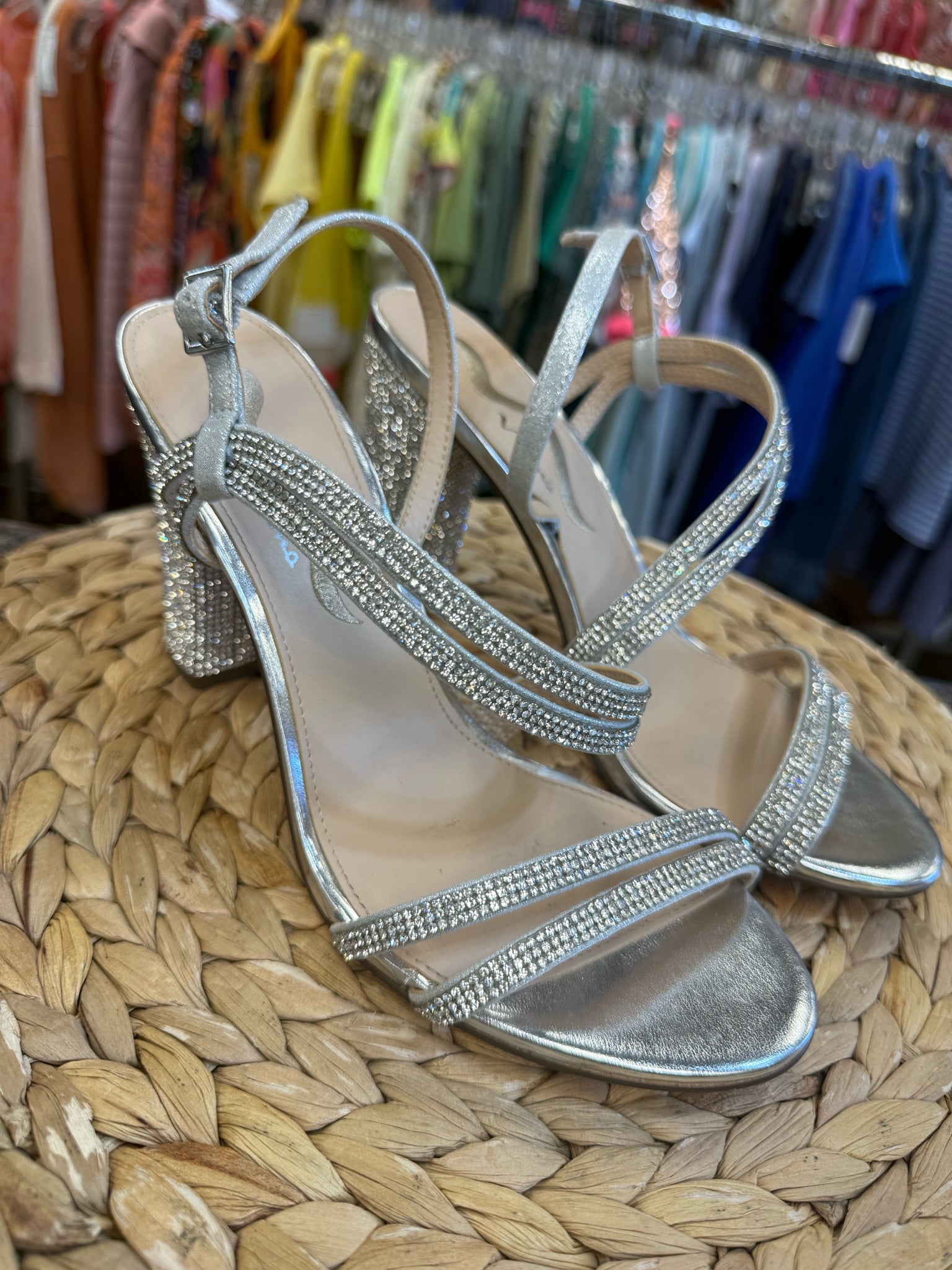 Pre-owned NINA Silver Sparkle Size 8.5 Heel