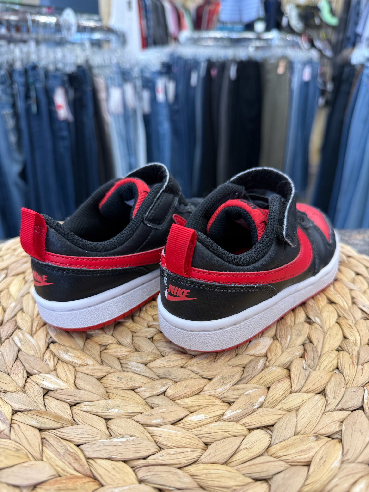 Pre-owned NIKE Red Black Trim C-SIZE 11 Boys Sneaker