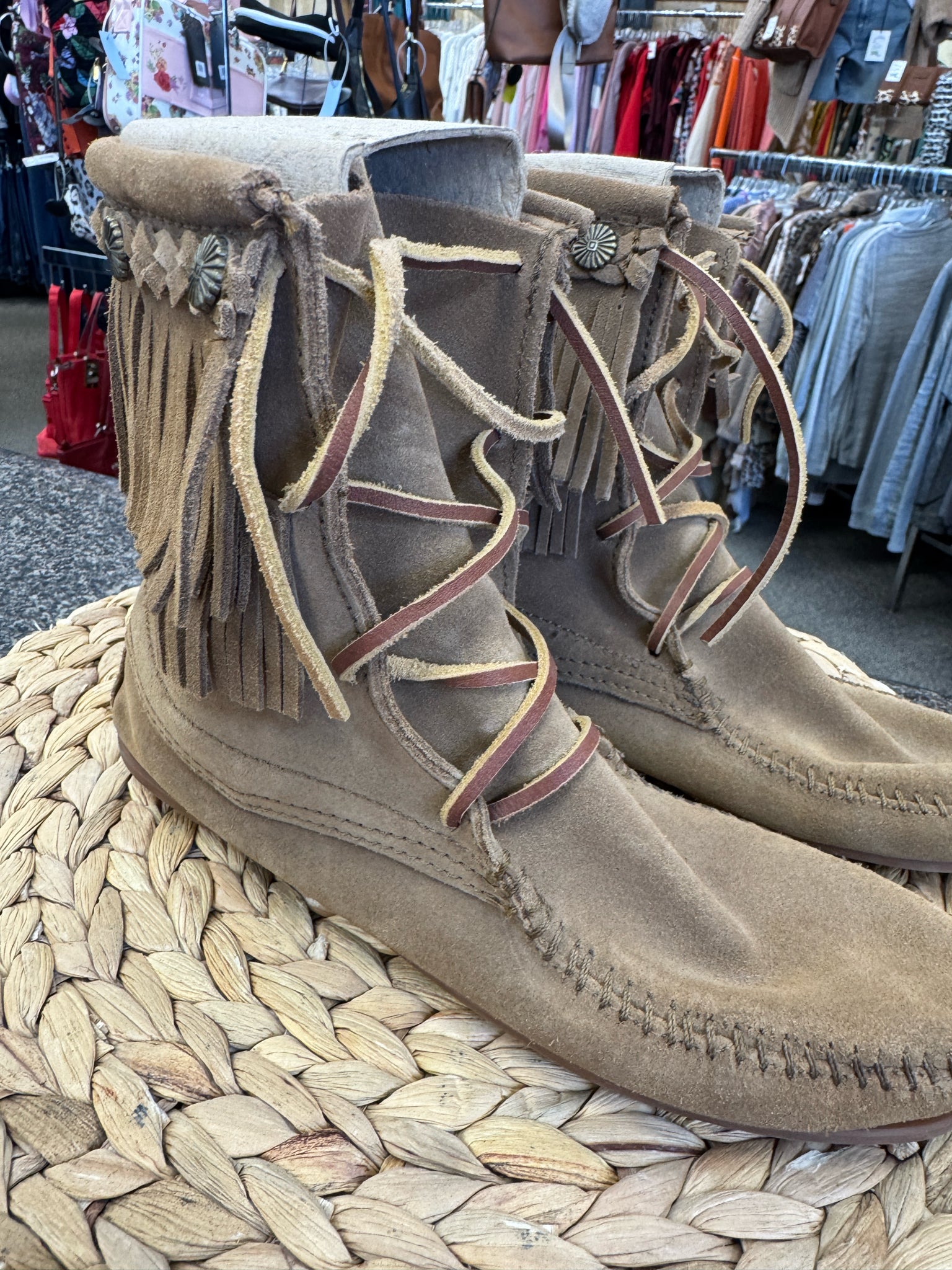 Pre-owned MINNETONKA Tan Size 7 Boot