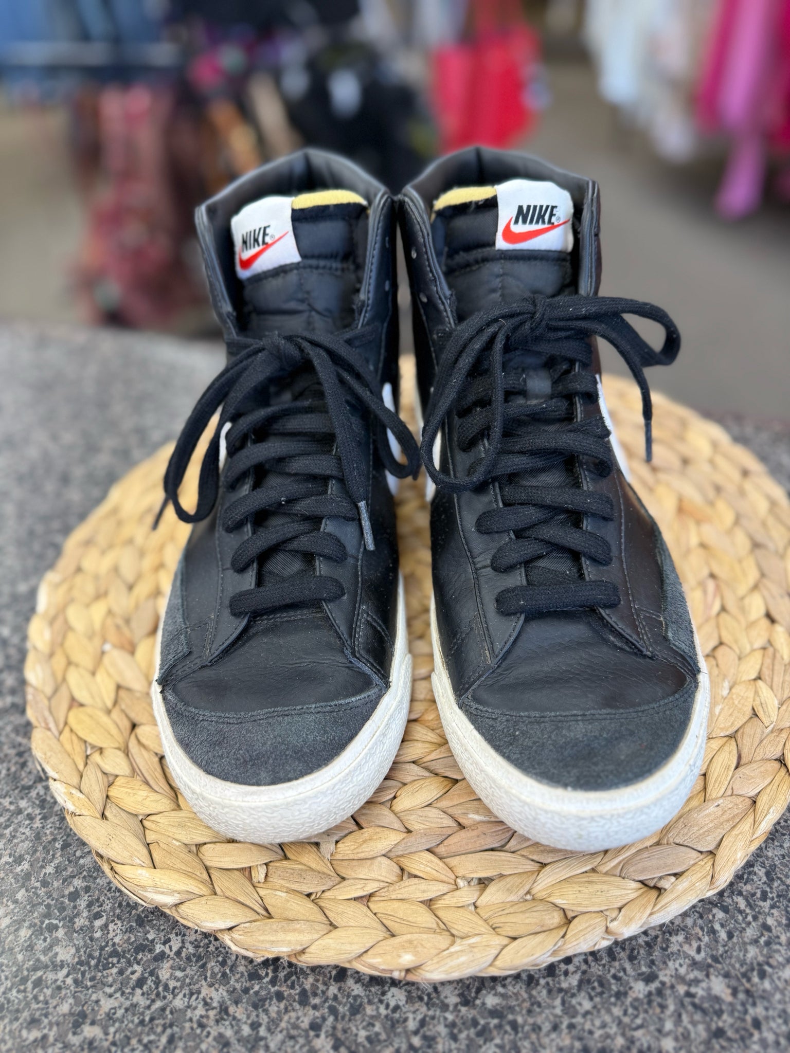 Pre-owned NIKE Black White SHOE SIZE 11 MENS Designer Sneaker