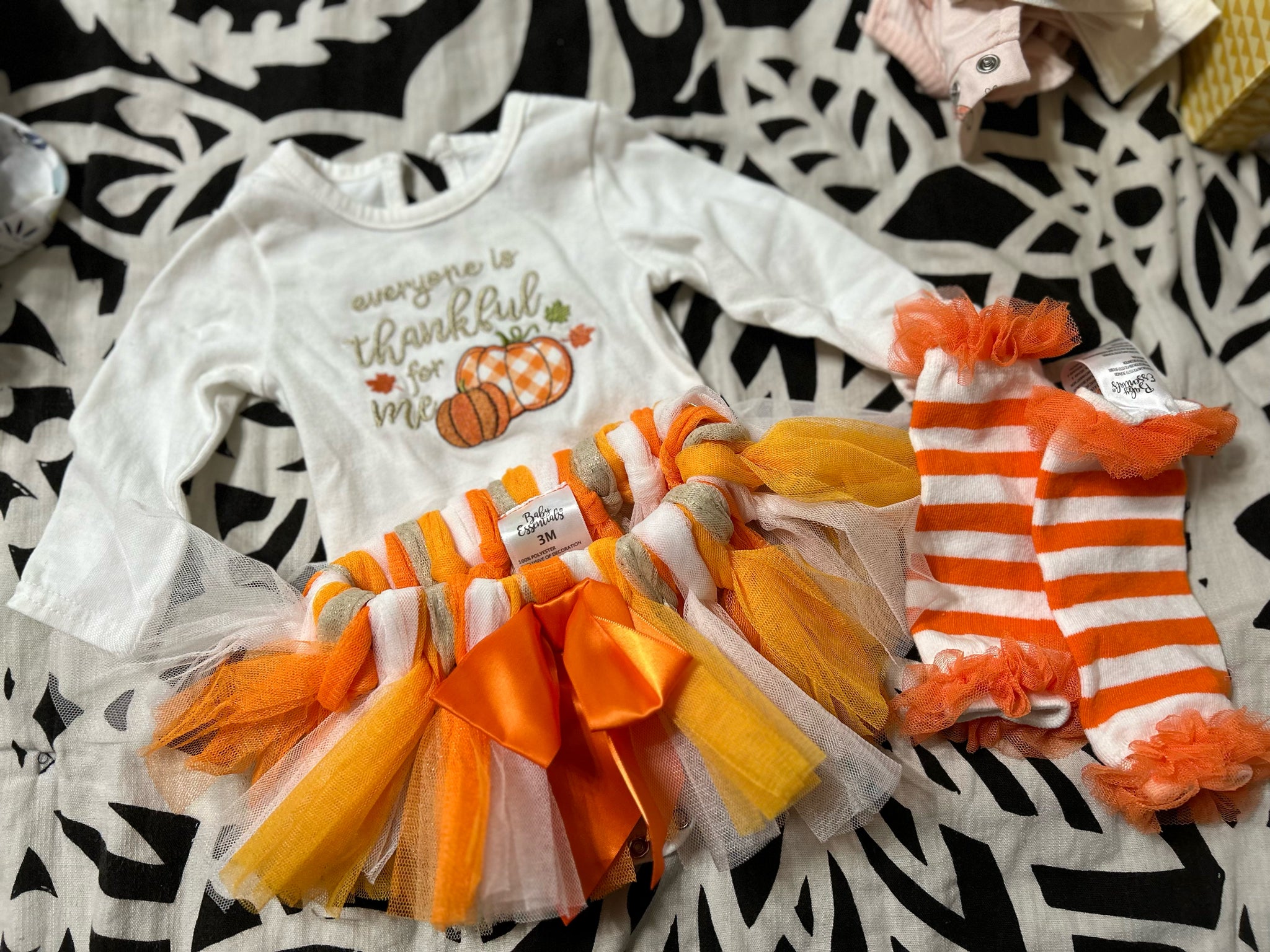 Pre-owned BABY ESSENTIALS White Orange C-SIZE 3mo Long Sleeve Girls PantSet