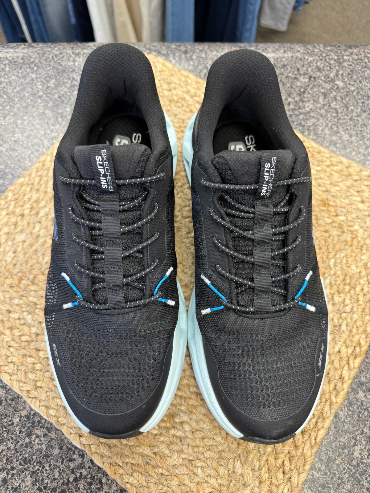 Pre-owned SKECHERS Black Blue Trim Size 9 Designer Sneaker