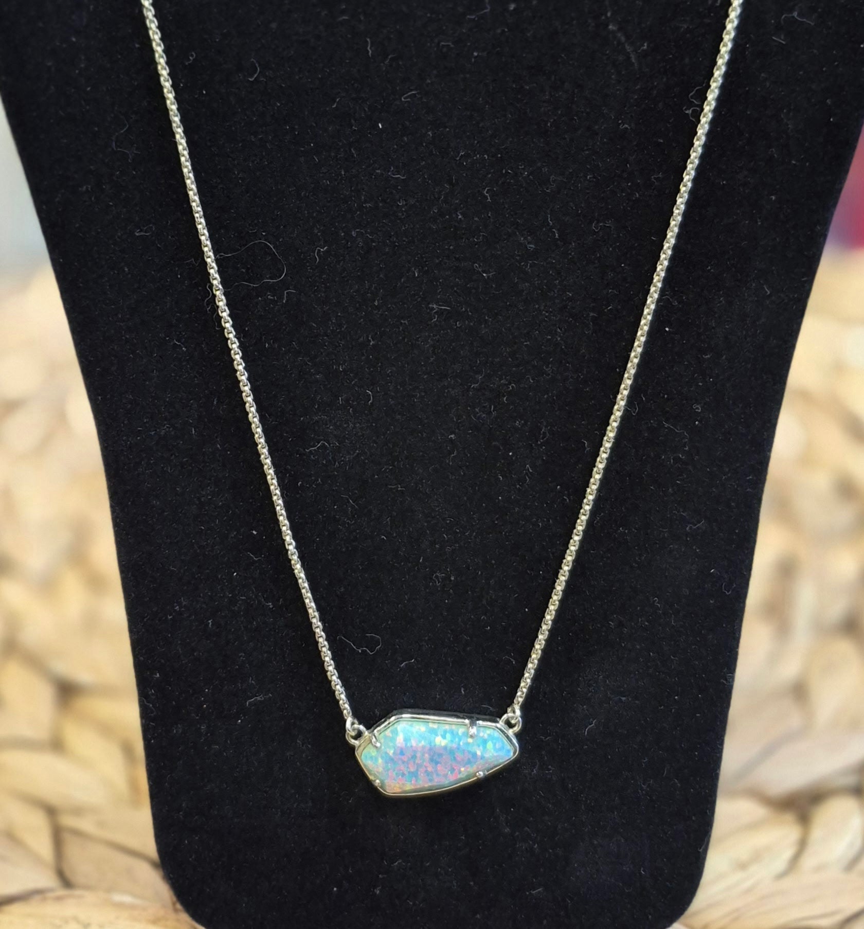 Pre-owned KENDRA SCOTT Silver Teal trim Designer Necklace