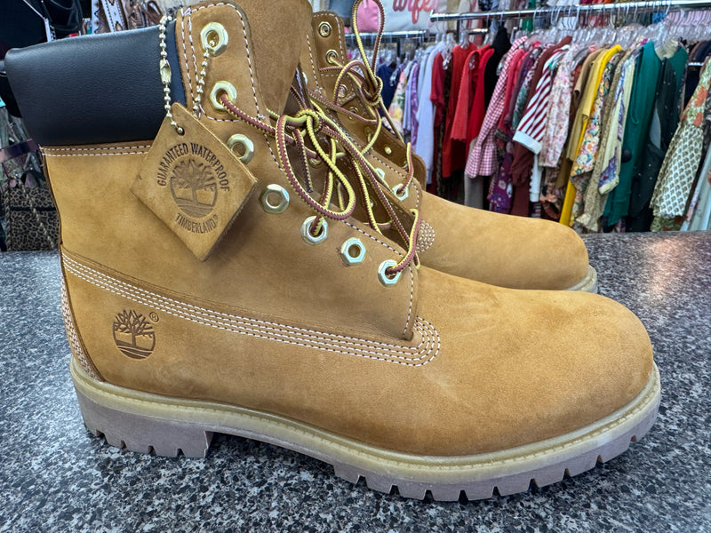 New with Tag TIMBERLAND Tan Dark Brown Trim SHOE SIZE 10.5 Mens Designer Boot