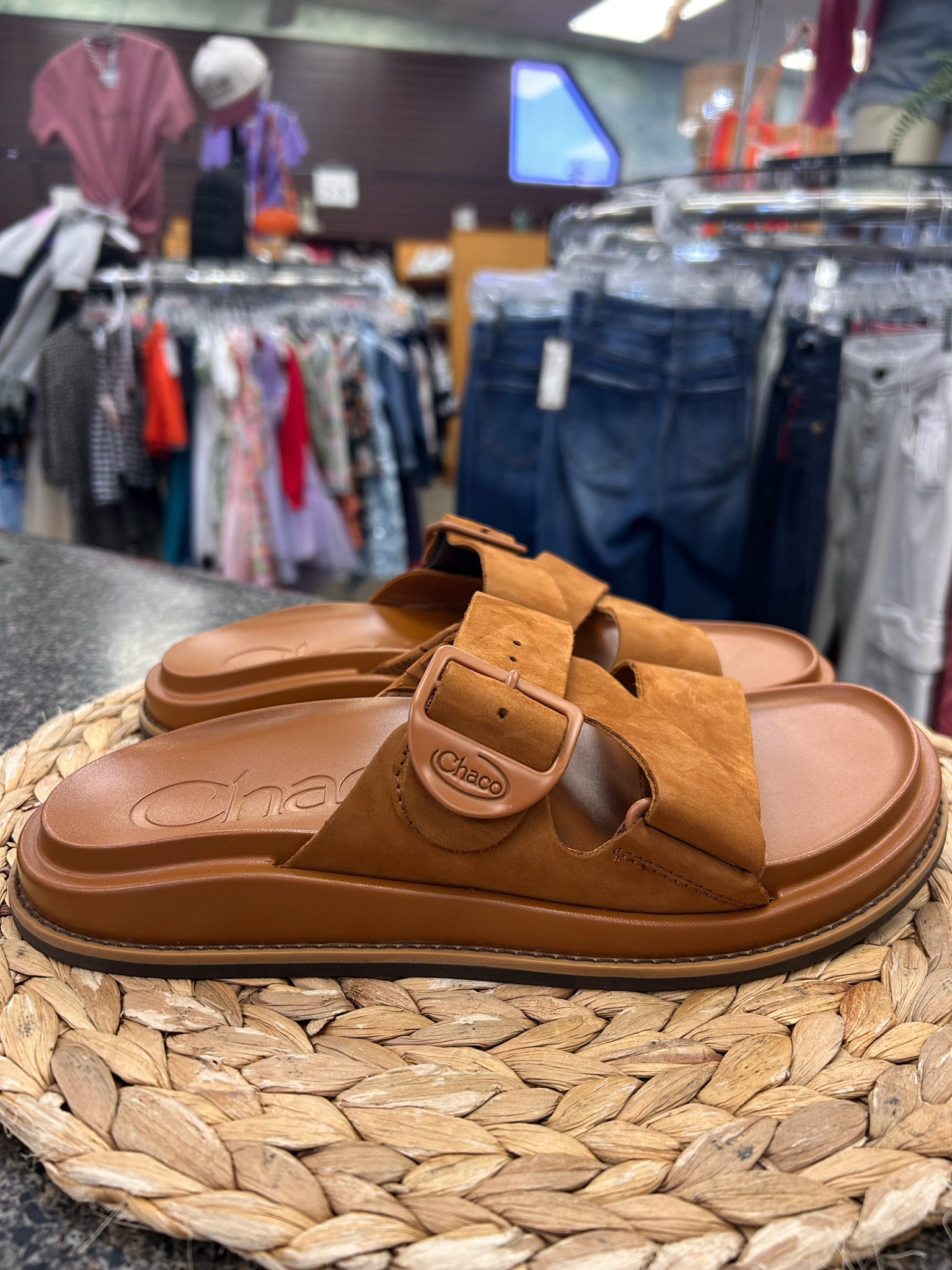 Pre-owned CHACO Light Bronze Size 8 Designer Sandal