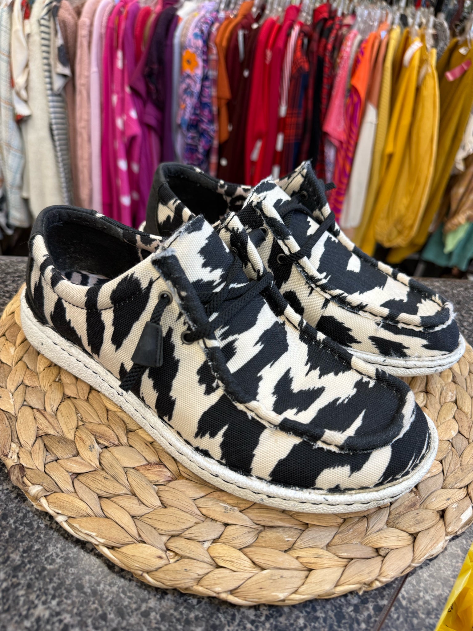 Pre-owned JUSTIN Black animal Cream Size 10 Shoe