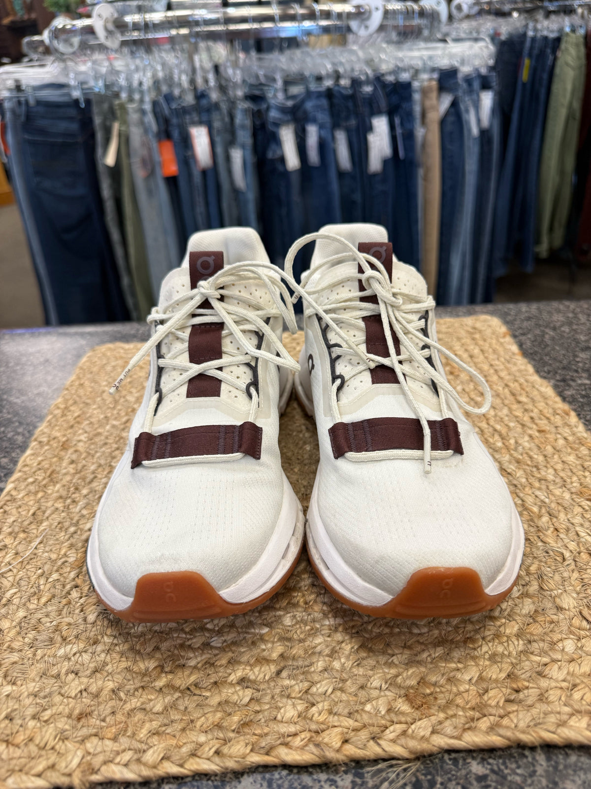 Pre-owned On Cloud Cream Brown Trim Size 7.5 Designer Sneaker