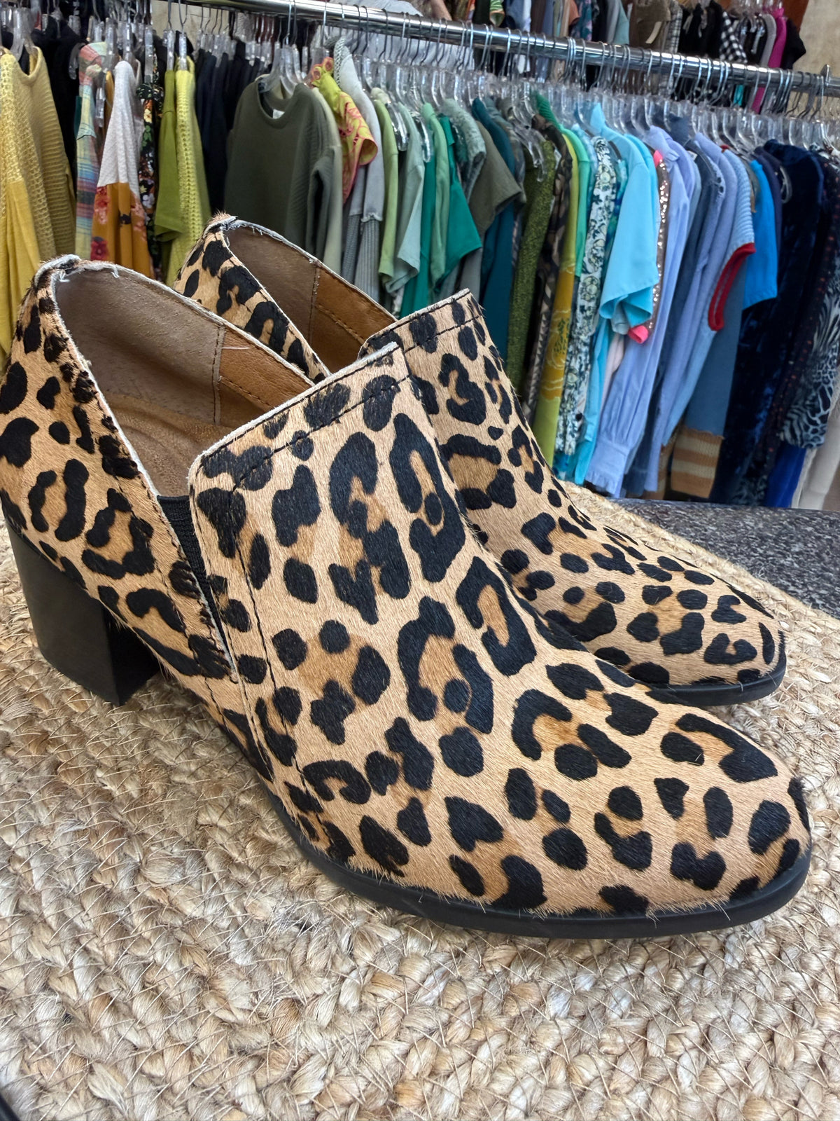Pre-owned aetrex Leopard Size 7 Bootie