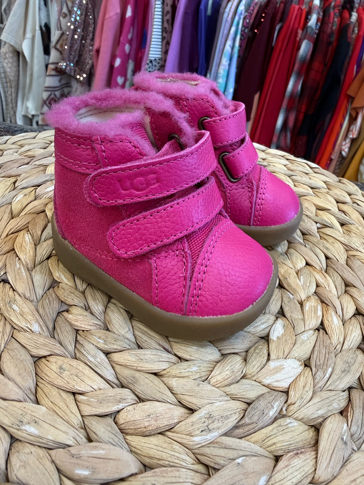 Pre-owned UGG Hot pink Shoe Size 1 Girls Boot