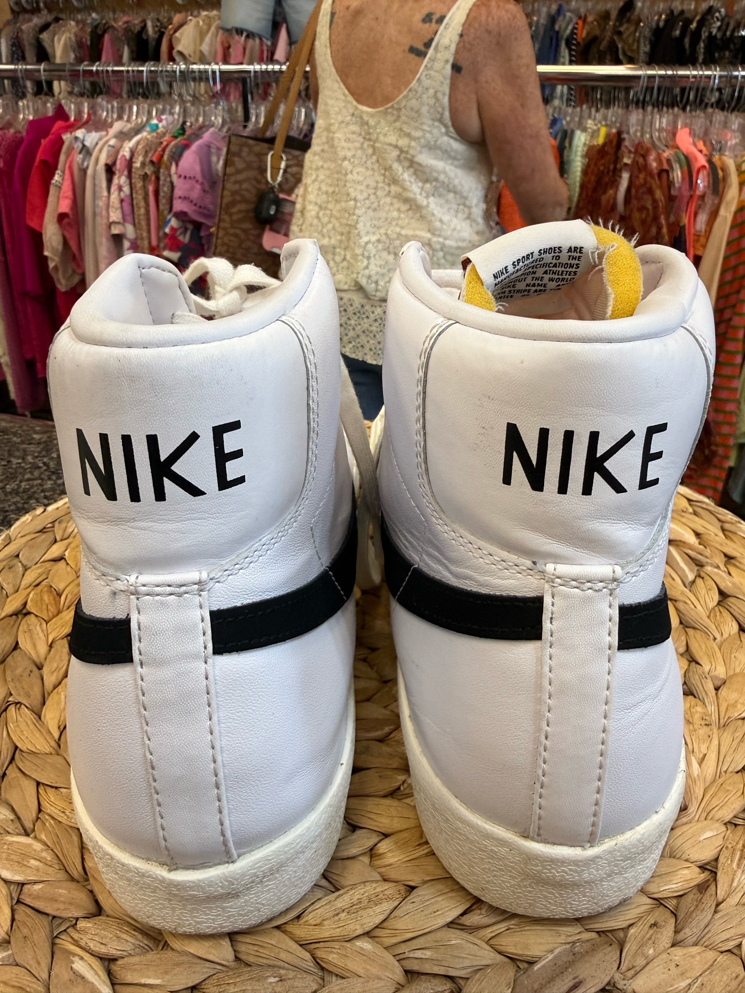 Pre-owned NIKE White Black Trim SHOE SIZE 10.5 MENS Sneakers