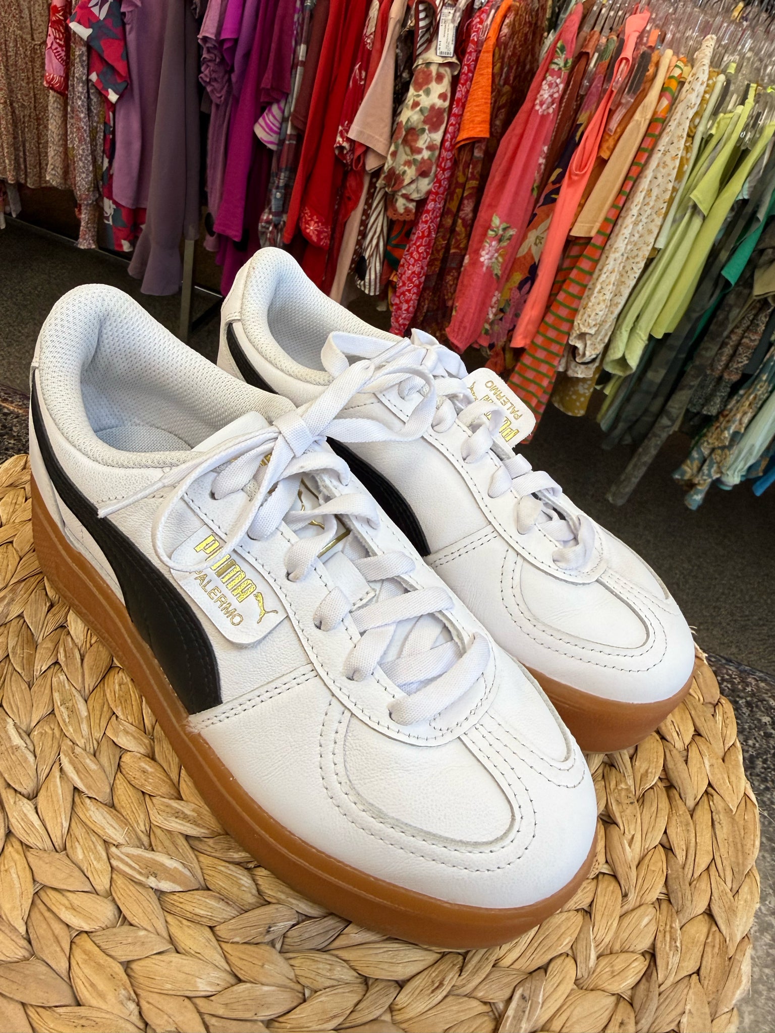 New  Without Tag PUMA White Black Trim Size 7.5 Designer Sneaker