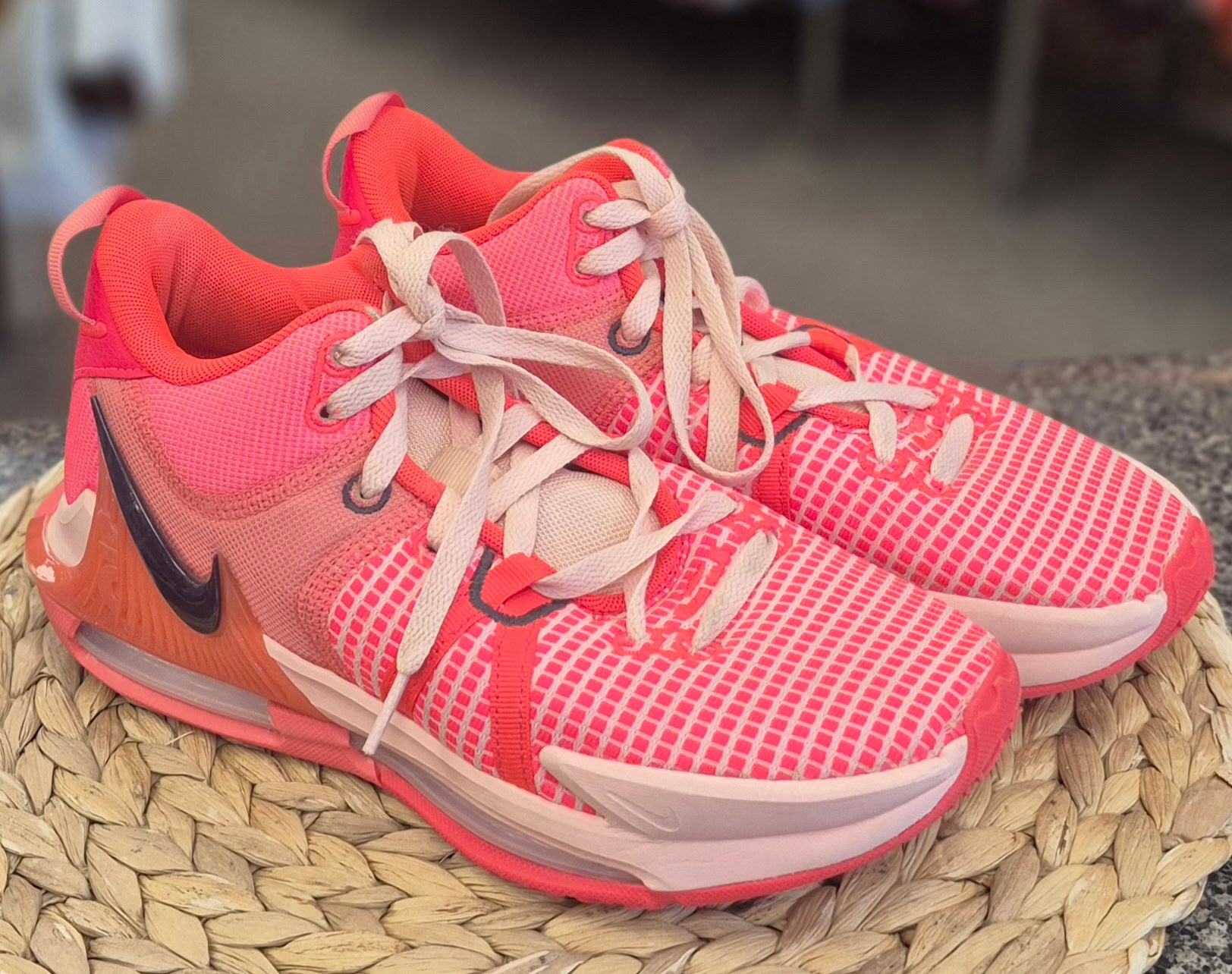 Pre-owned NIKE Orange Cream Trim SHOE SIZE 7.5 MENS Designer Sneaker