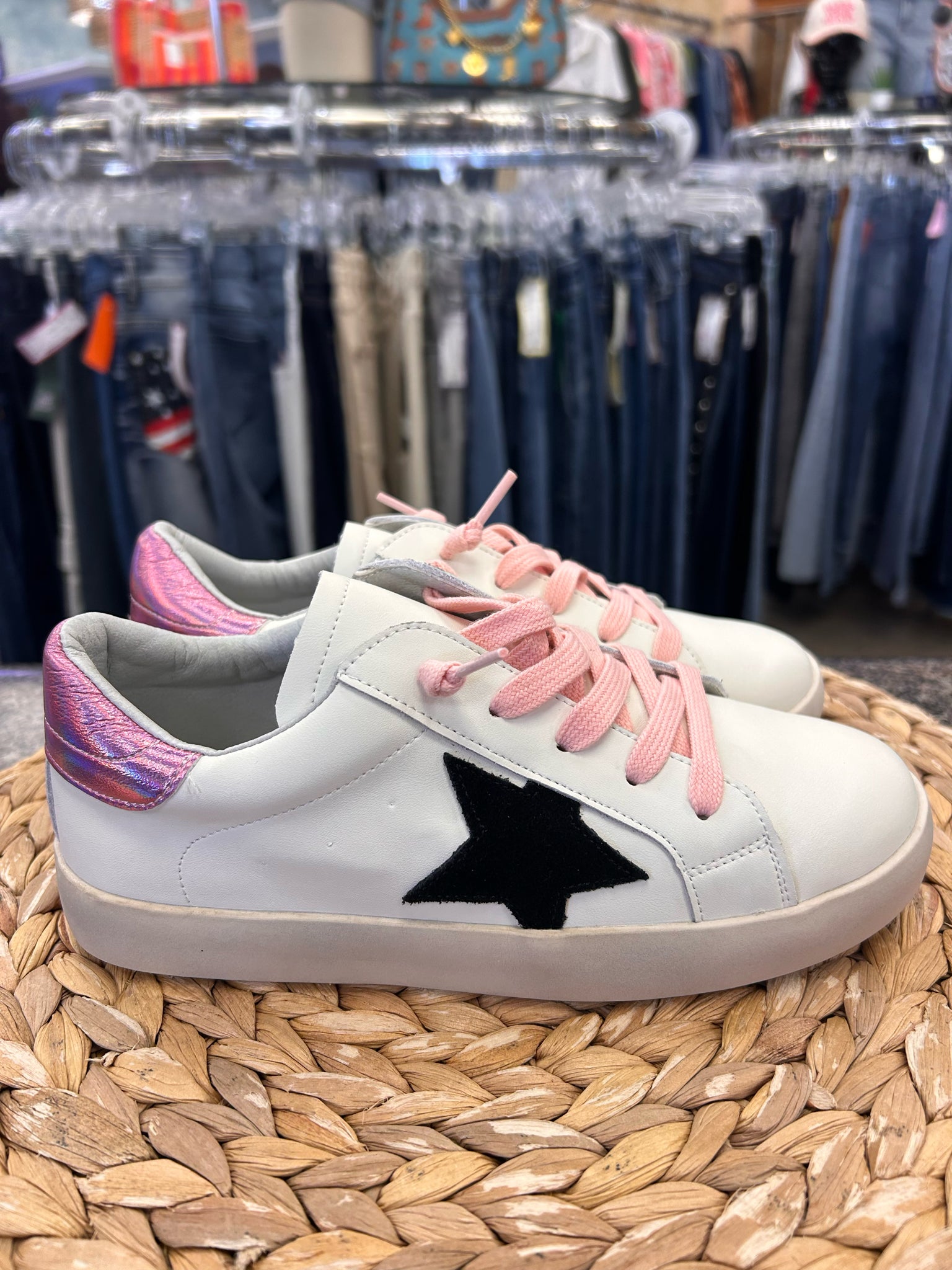 New  Without Tag CCDB White Black Trim Size 7 Sneaker