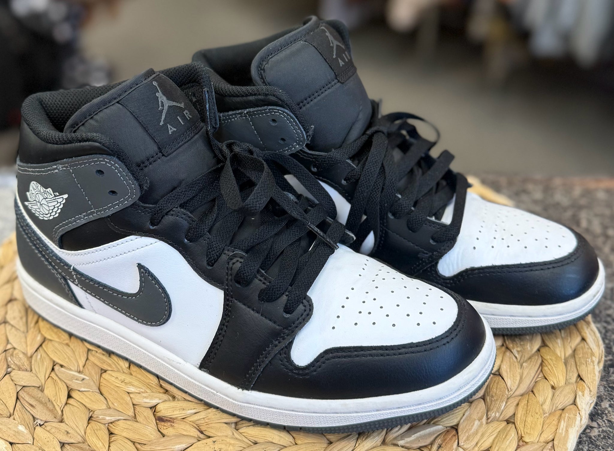 Pre-owned NIKE Black White Trim SHOE SIZE 8 MENS Designer Sneaker