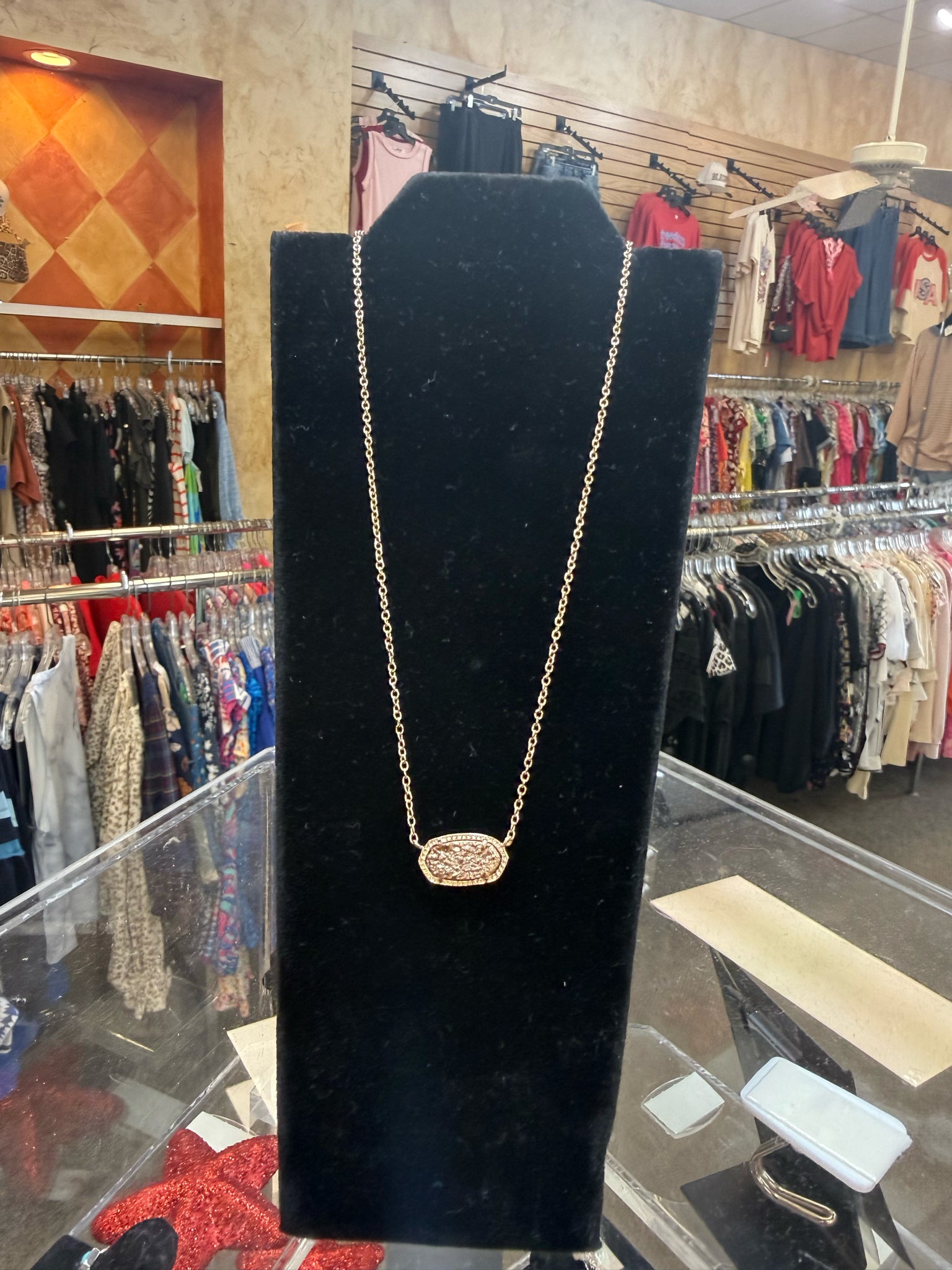 Pre-owned KENDRA SCOTT Gold Sparkle Gold Designer Necklace